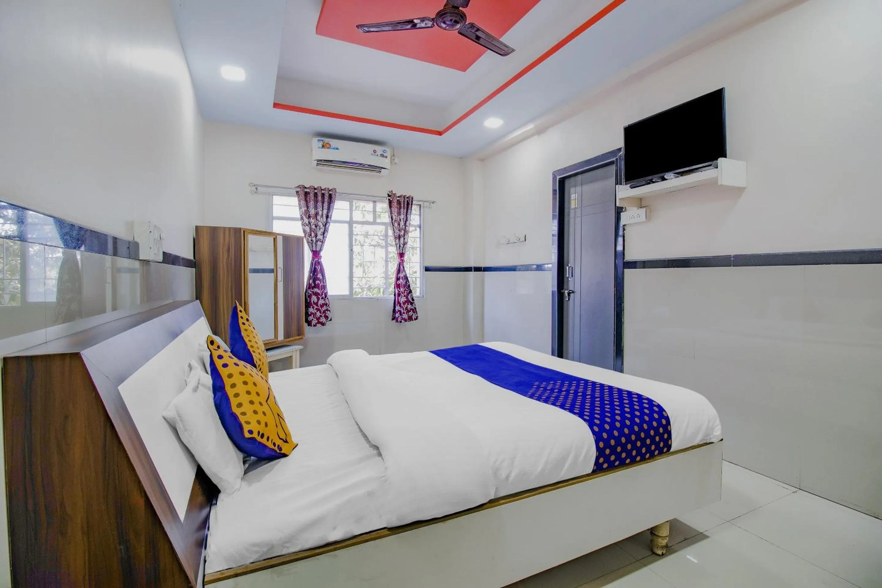 Bedroom, Bed in SPOT ON Indirasagar Executive