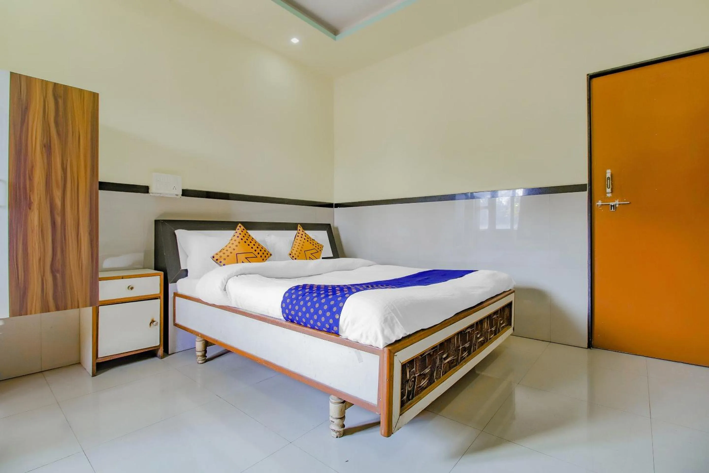 Bedroom, Bed in SPOT ON Indirasagar Executive