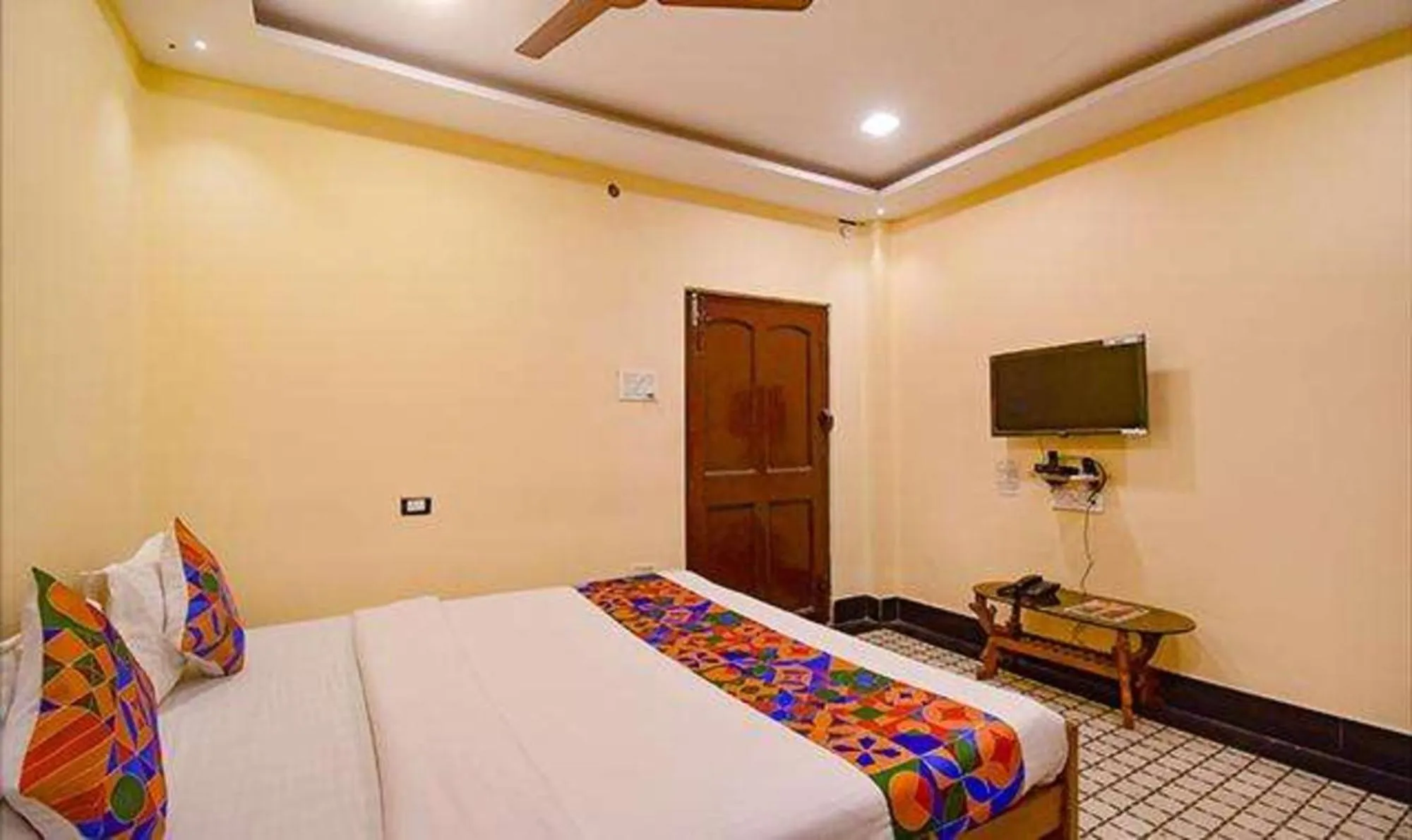 Bed in FabHotel Golden Imperial - Nr Gariyahat Market