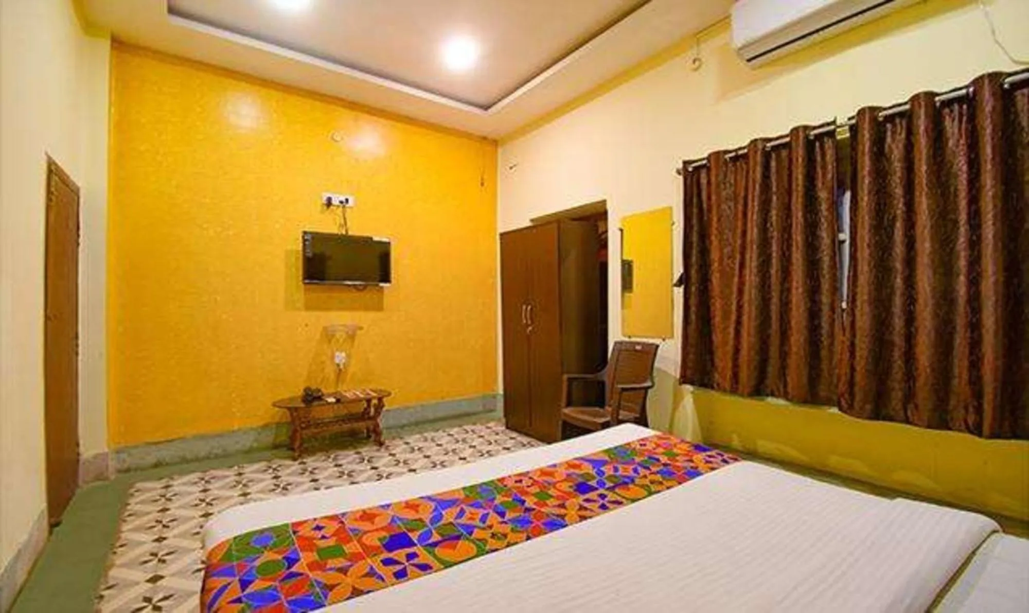 Bed in FabHotel Golden Imperial - Nr Gariyahat Market