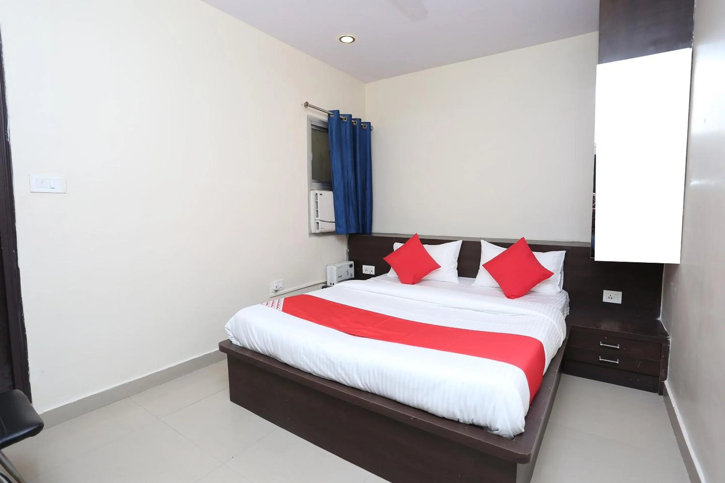 Facade/entrance, Bed in Super Collection O R K International Near Gautam Buddha Park