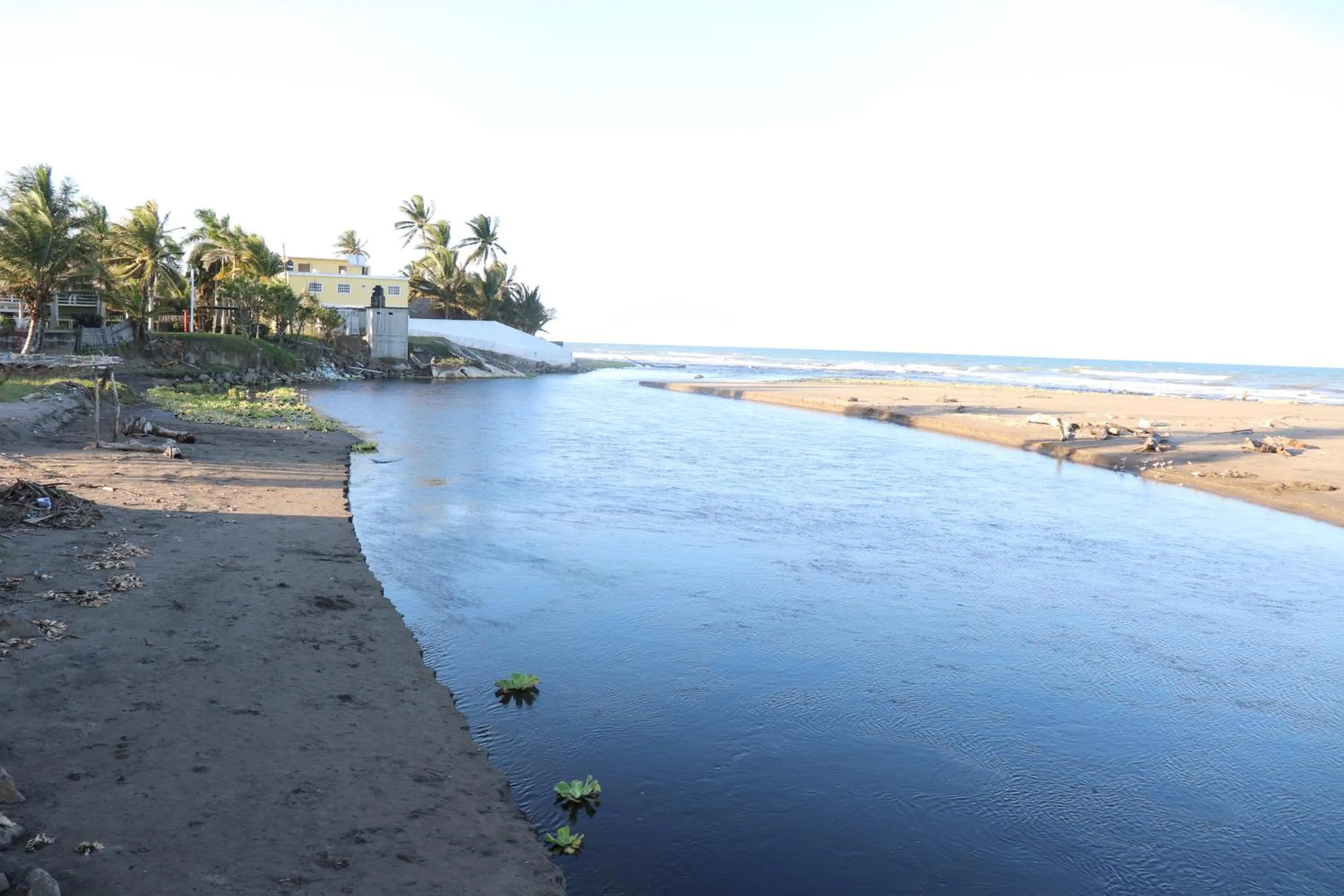 Swimming pool in Hotel Lunazul In Costa Esmeralda