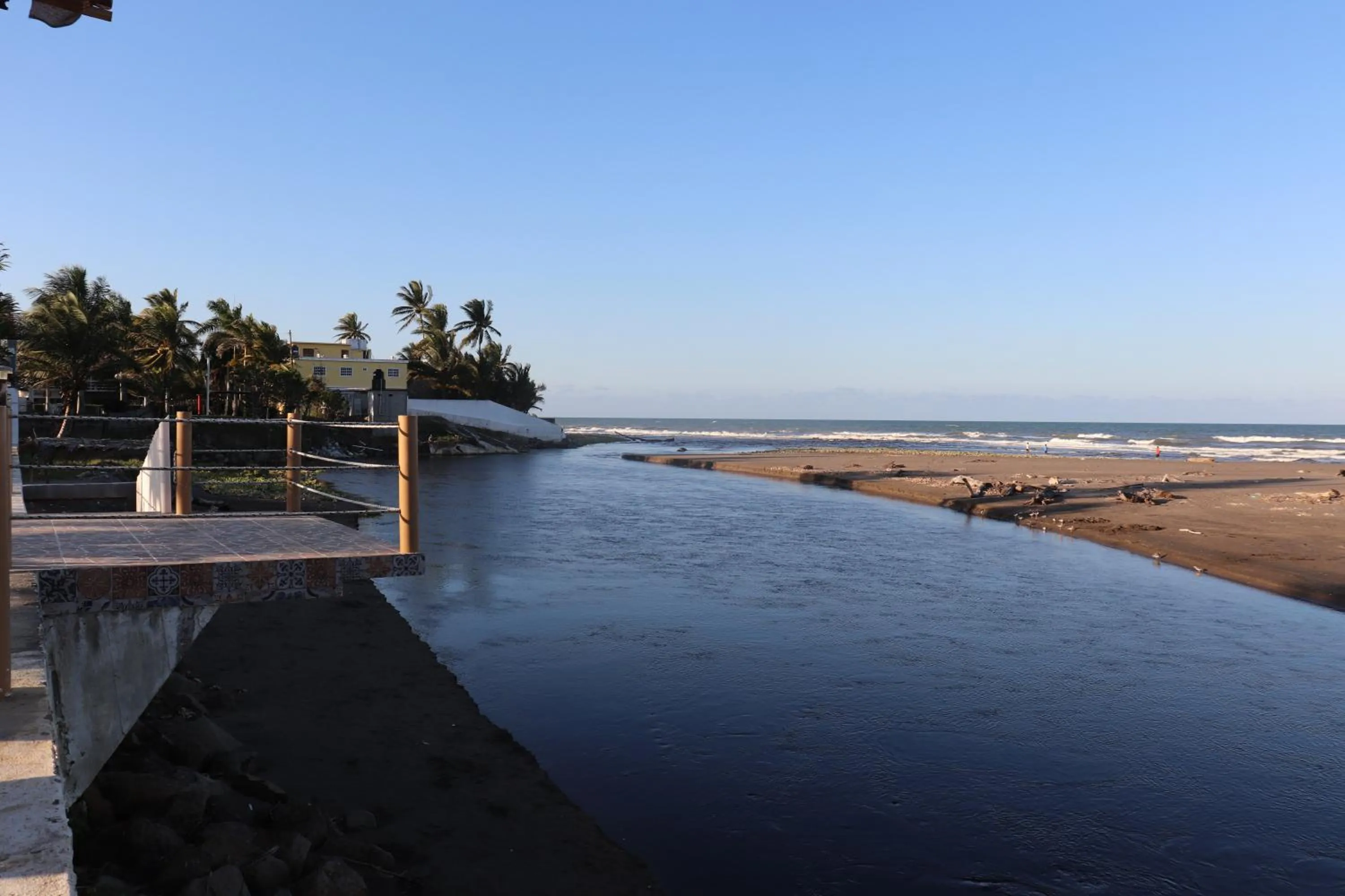 Swimming pool in Hotel Lunazul In Costa Esmeralda