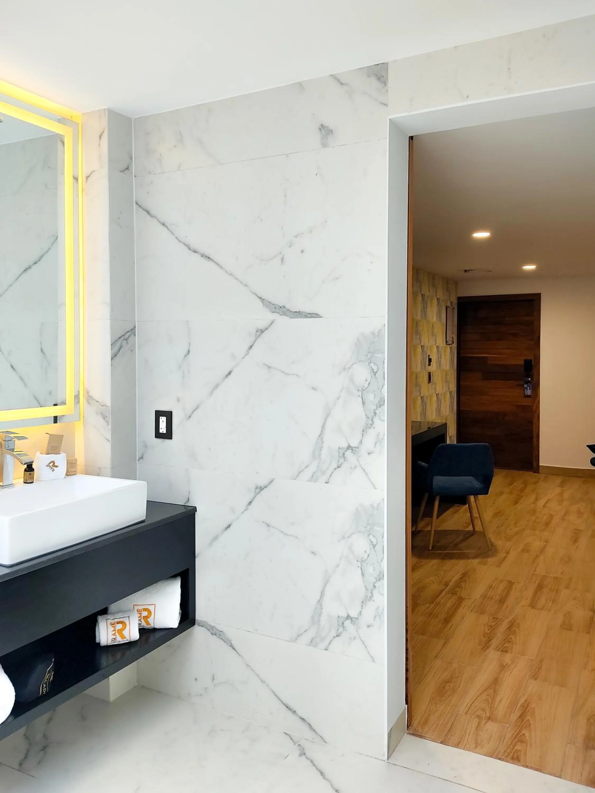 Bathroom, Bed in Ramë Hotel Boutique