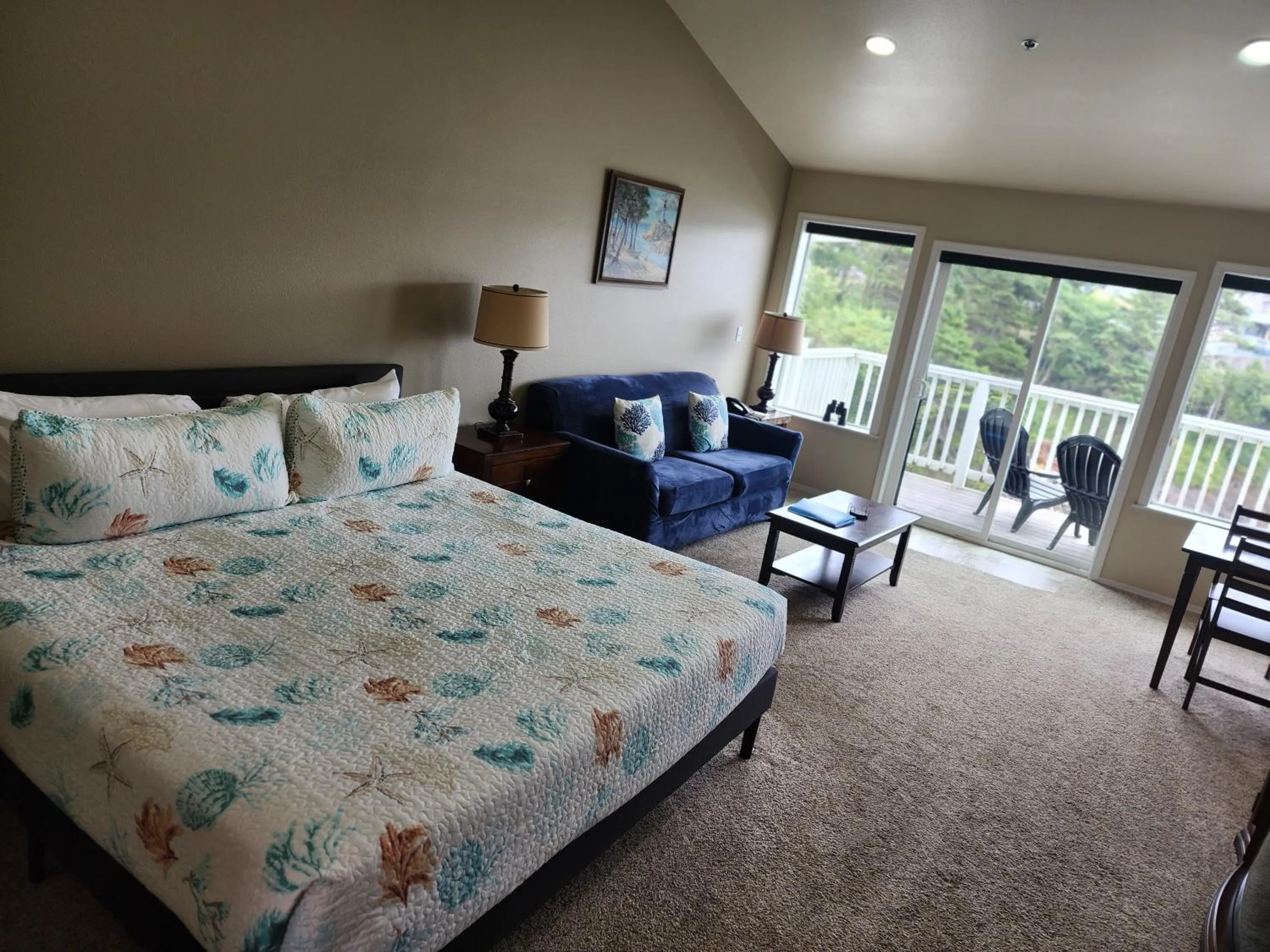 Bed in Inn at Arch Rock