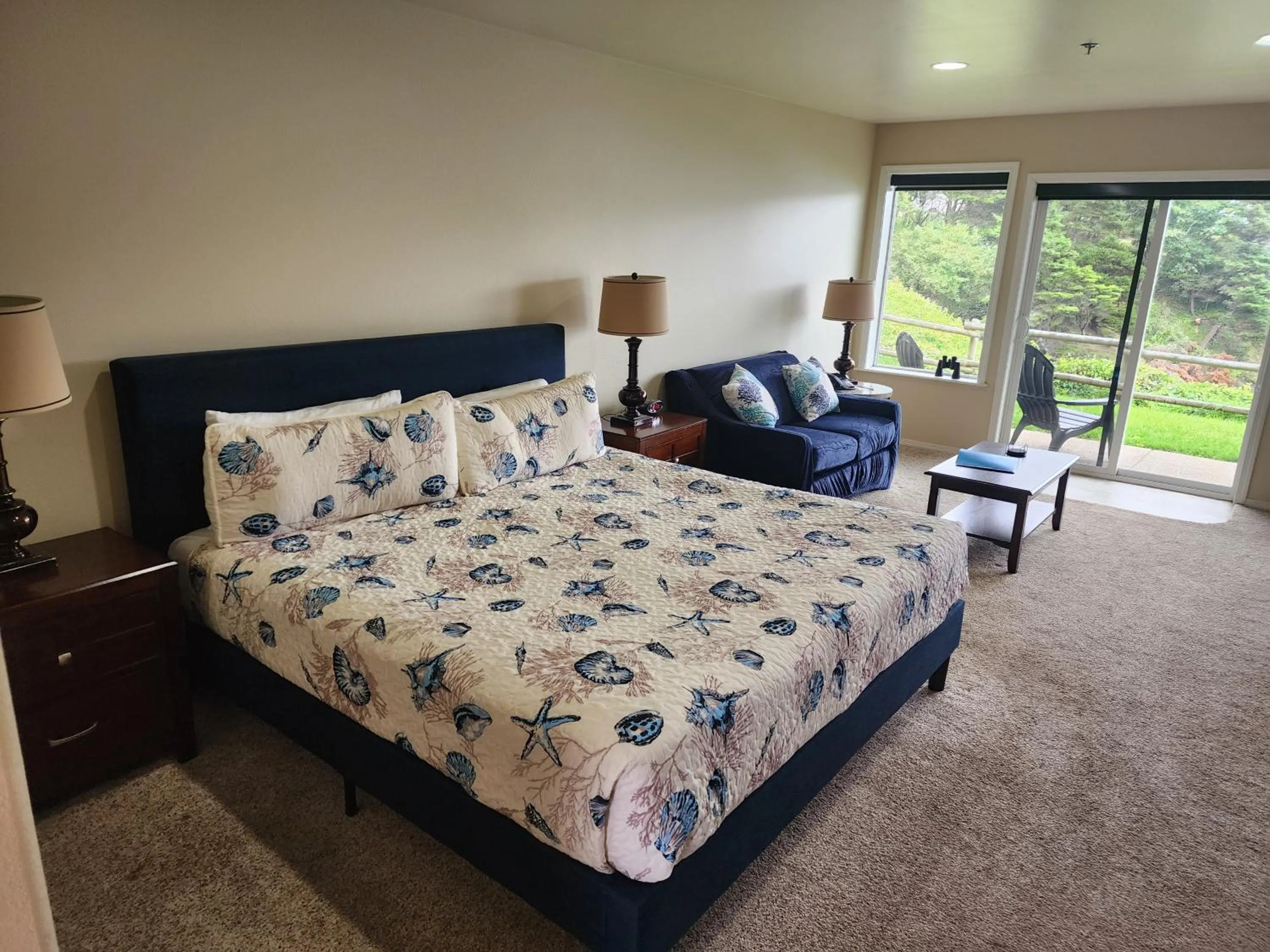 Bed in Inn at Arch Rock