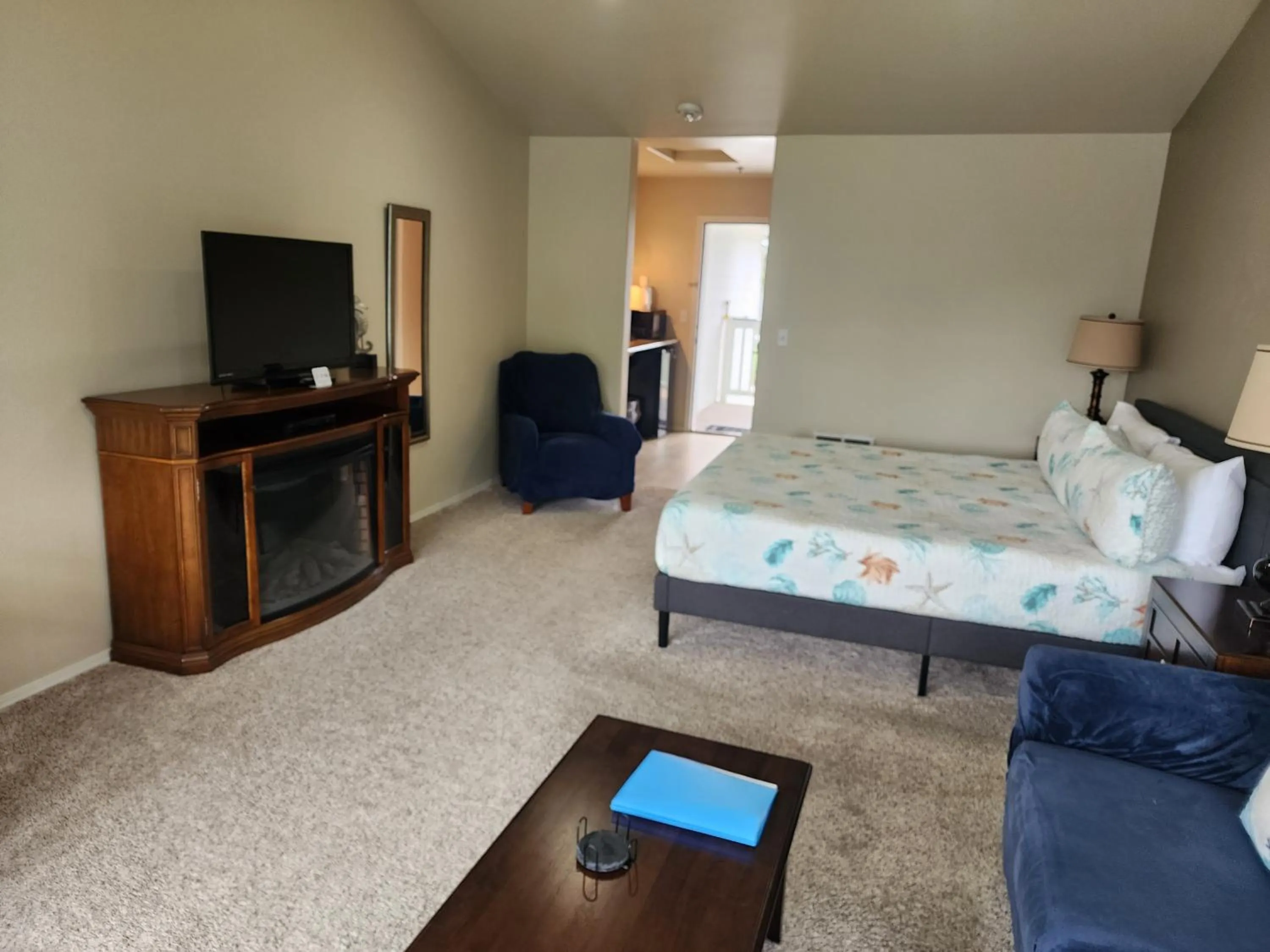 Bed in Inn at Arch Rock