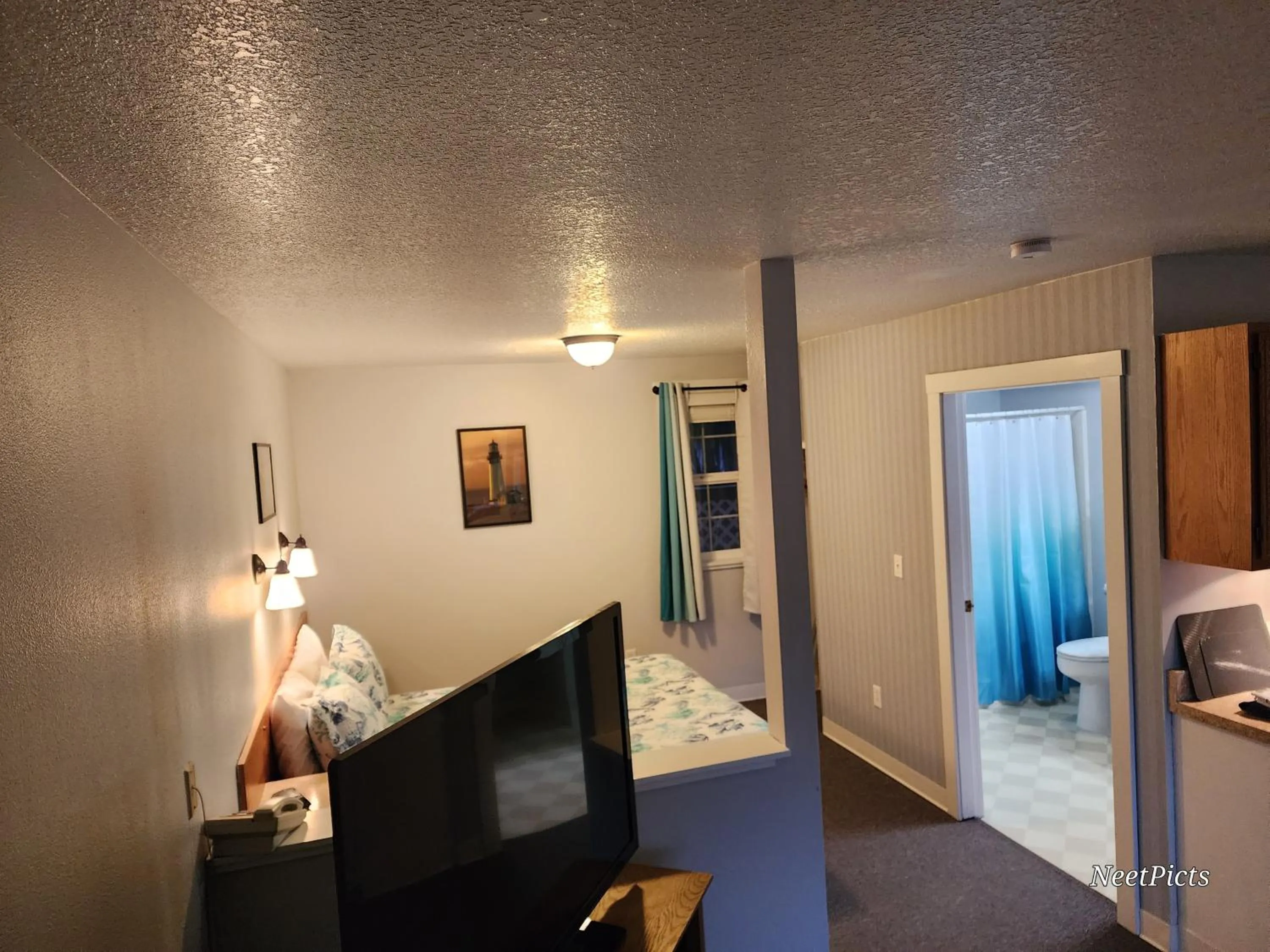 Bed in Inn at Arch Rock