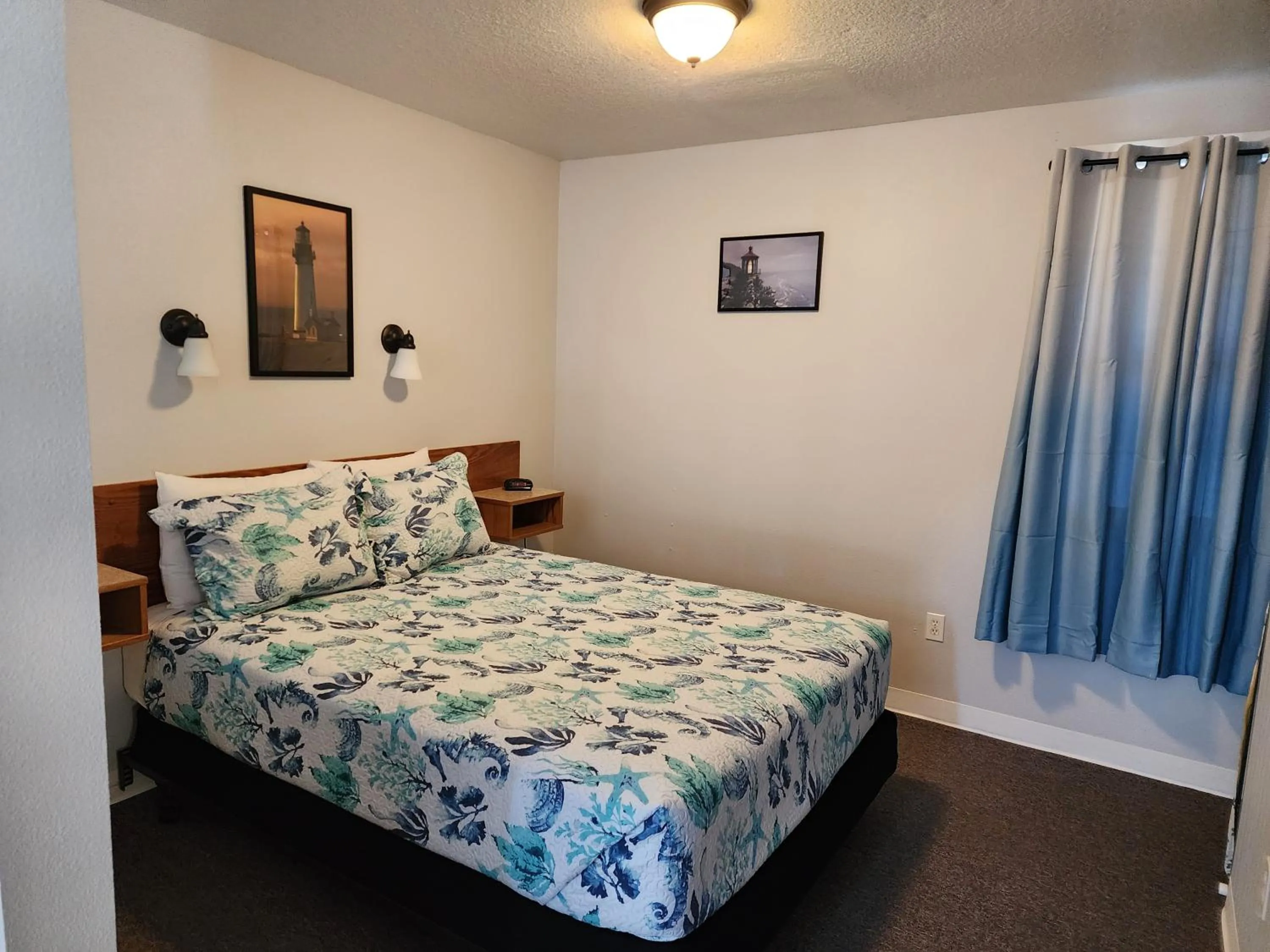 Bed in Inn at Arch Rock