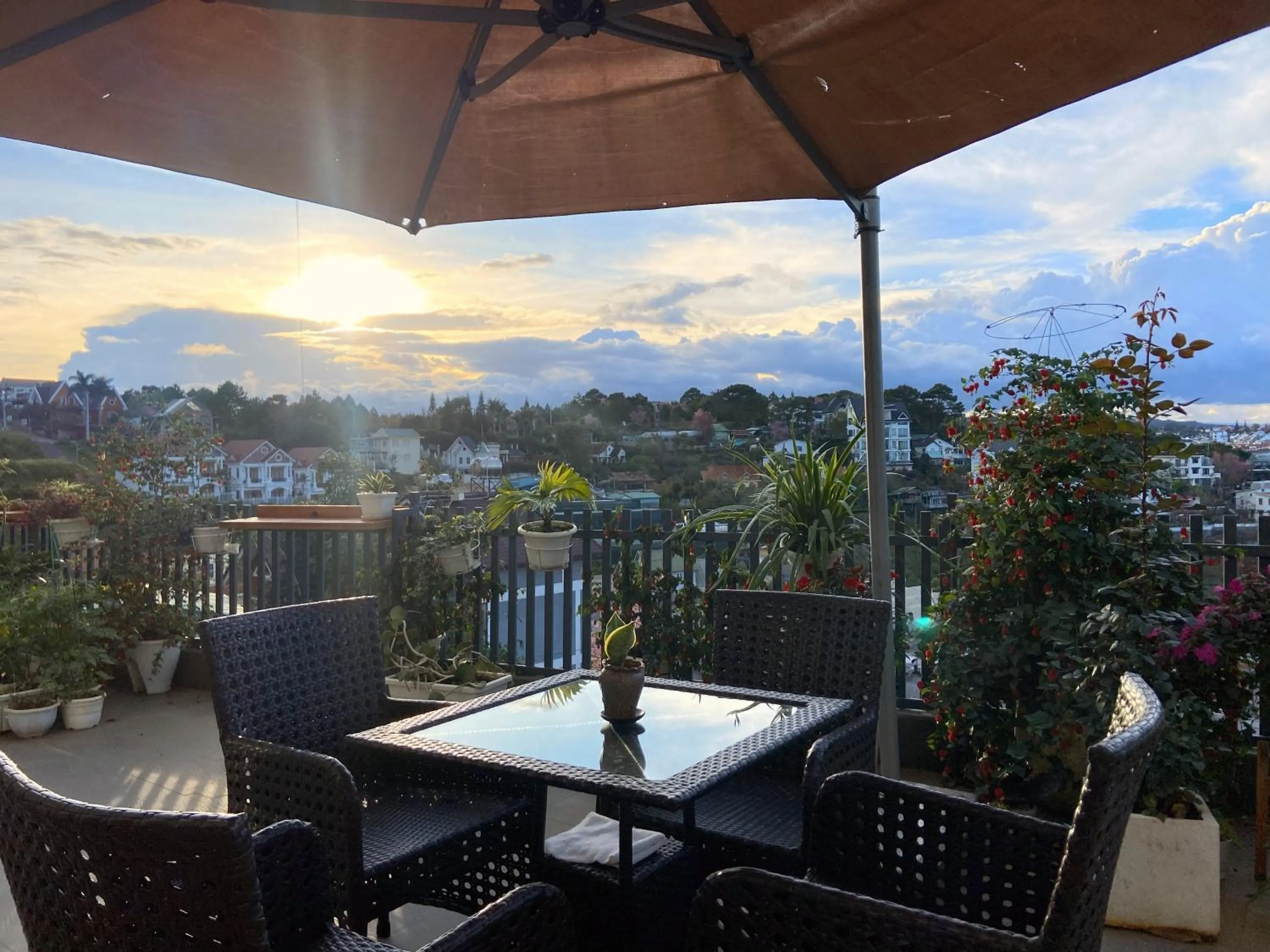 Restaurant/places to eat in La Pense'e Hotel - Dalat