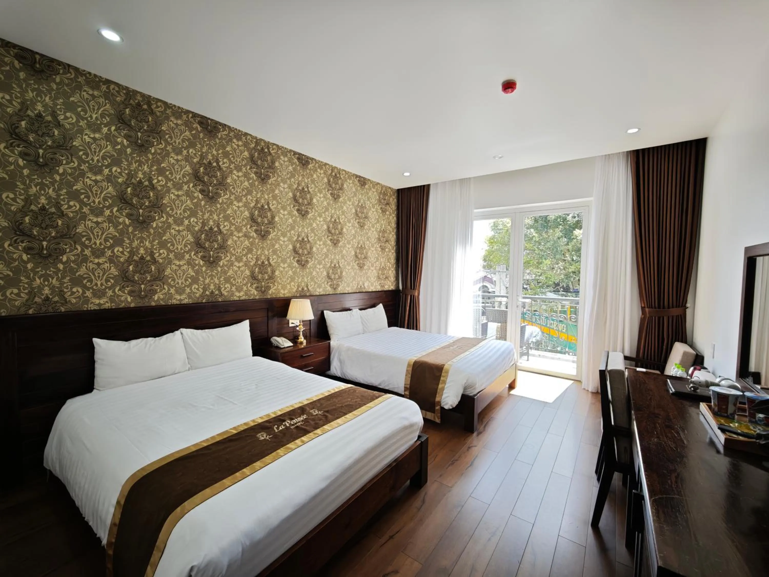 Bed in La Pense'e Hotel - Dalat