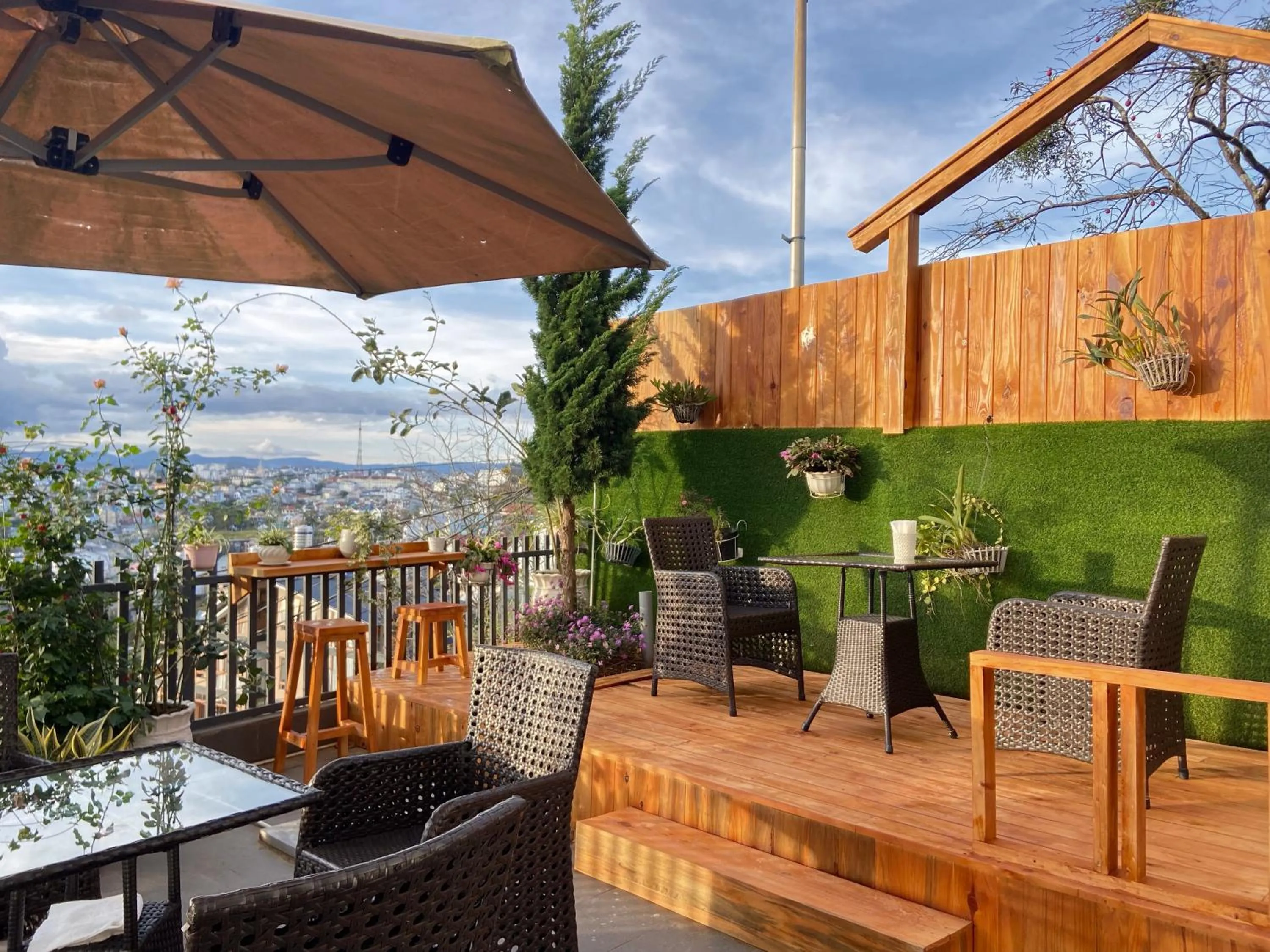 Restaurant/places to eat in La Pense'e Hotel - Dalat