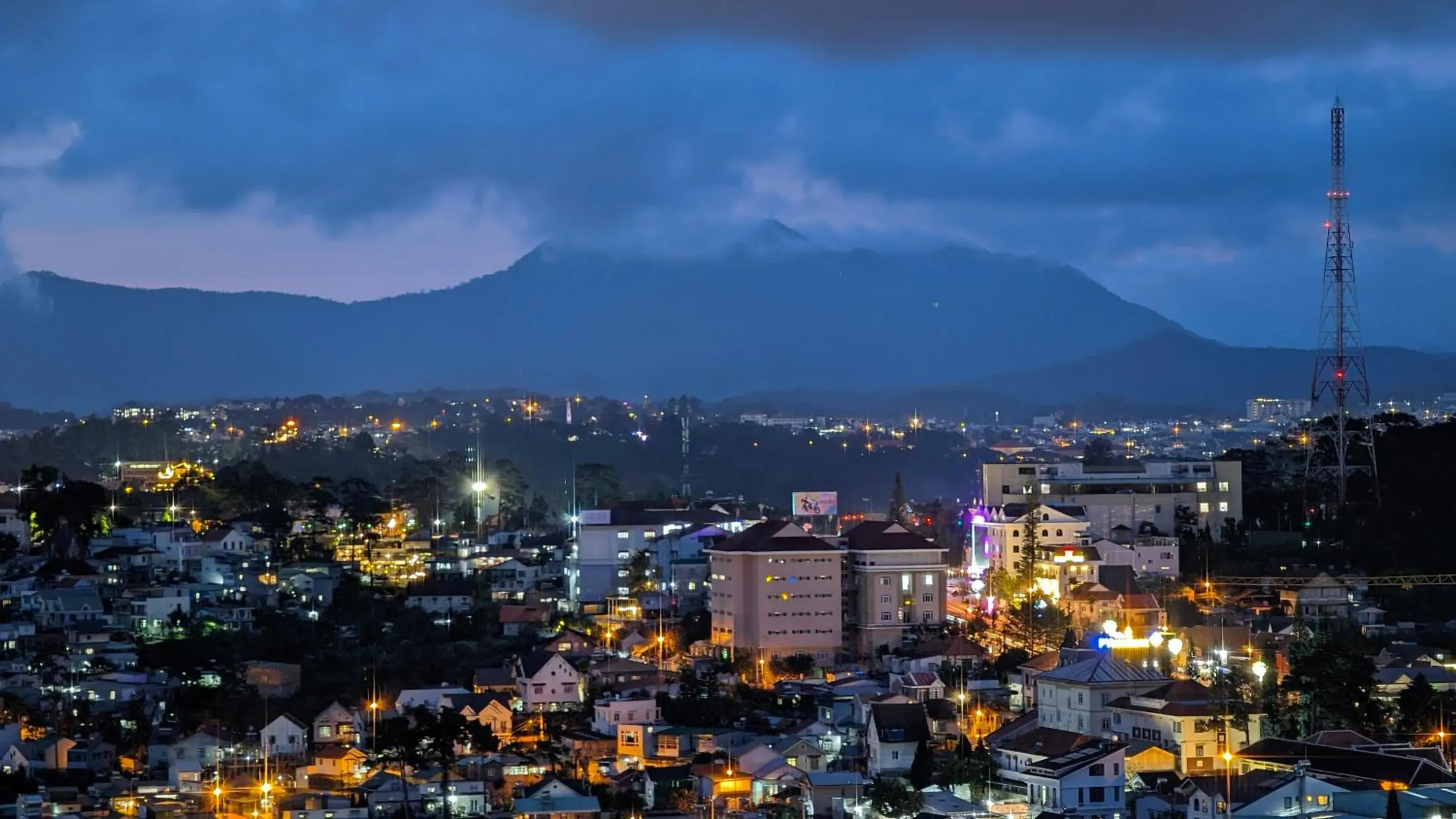 King Room with Mountain View - single occupancy in La Pense'e Hotel - Dalat King Room with Mountain View - single occupancy in La Pense'e Hotel - Dalat