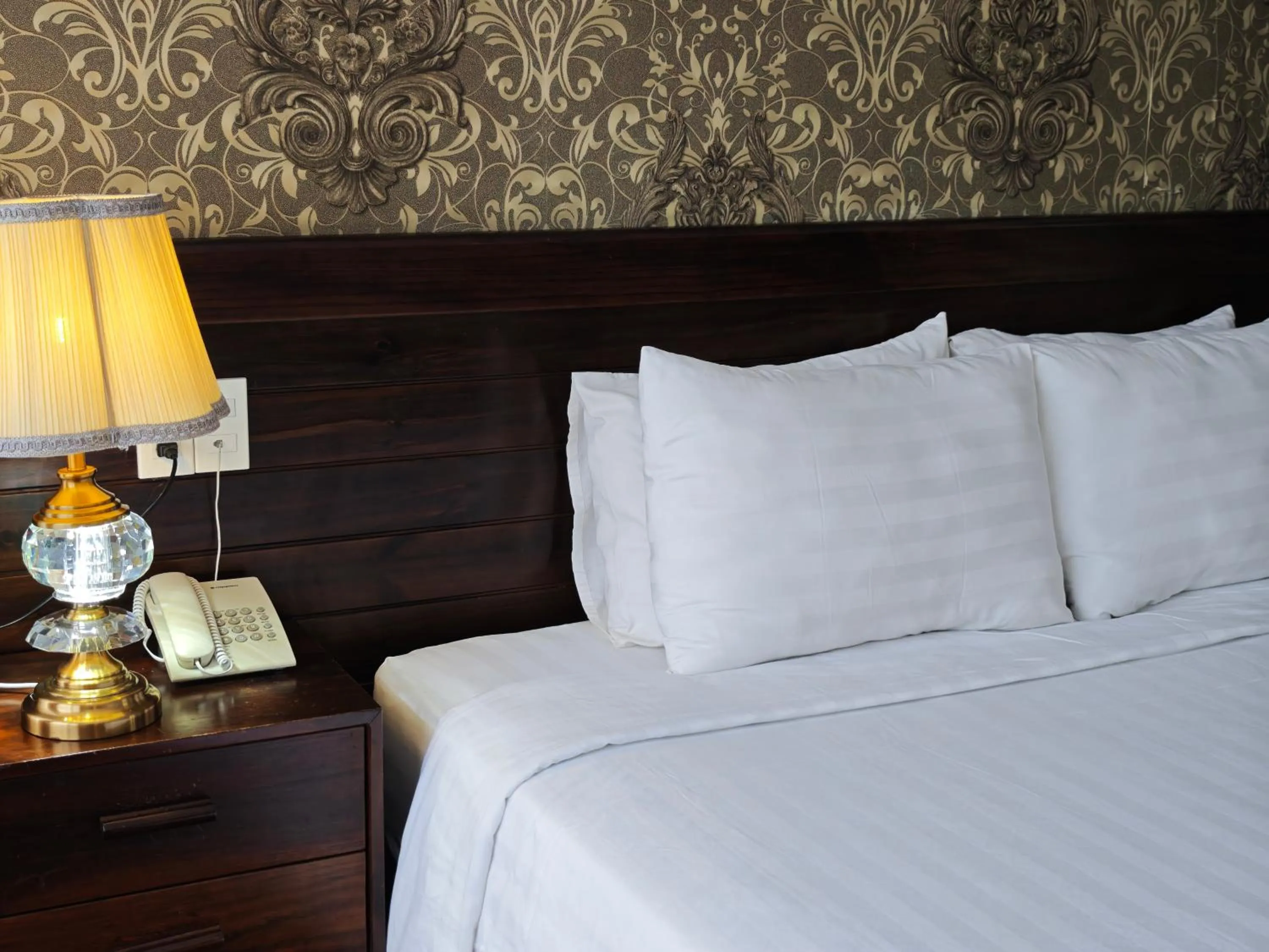 Bed in La Pense'e Hotel - Dalat