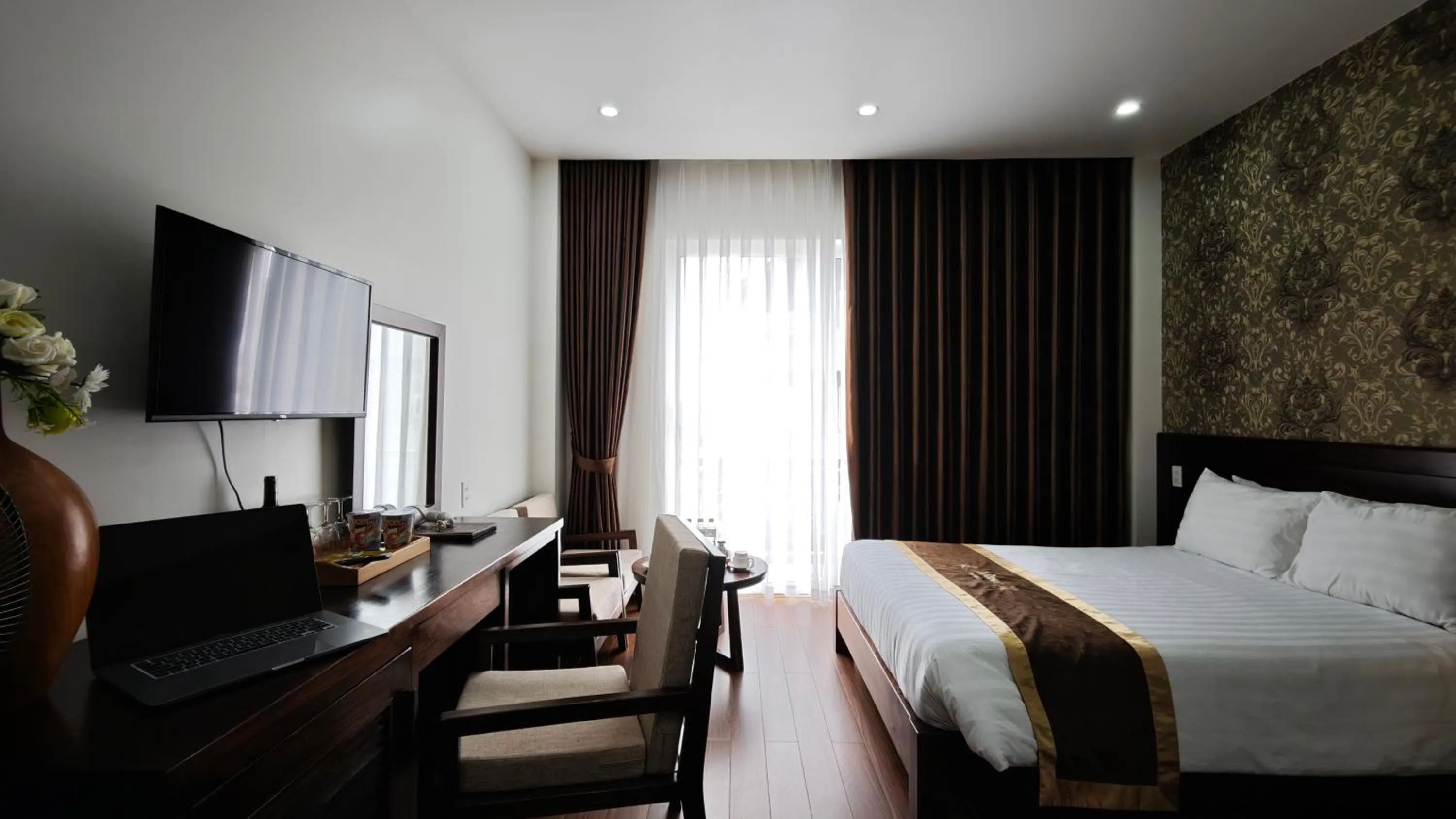 Bed in La Pense'e Hotel - Dalat