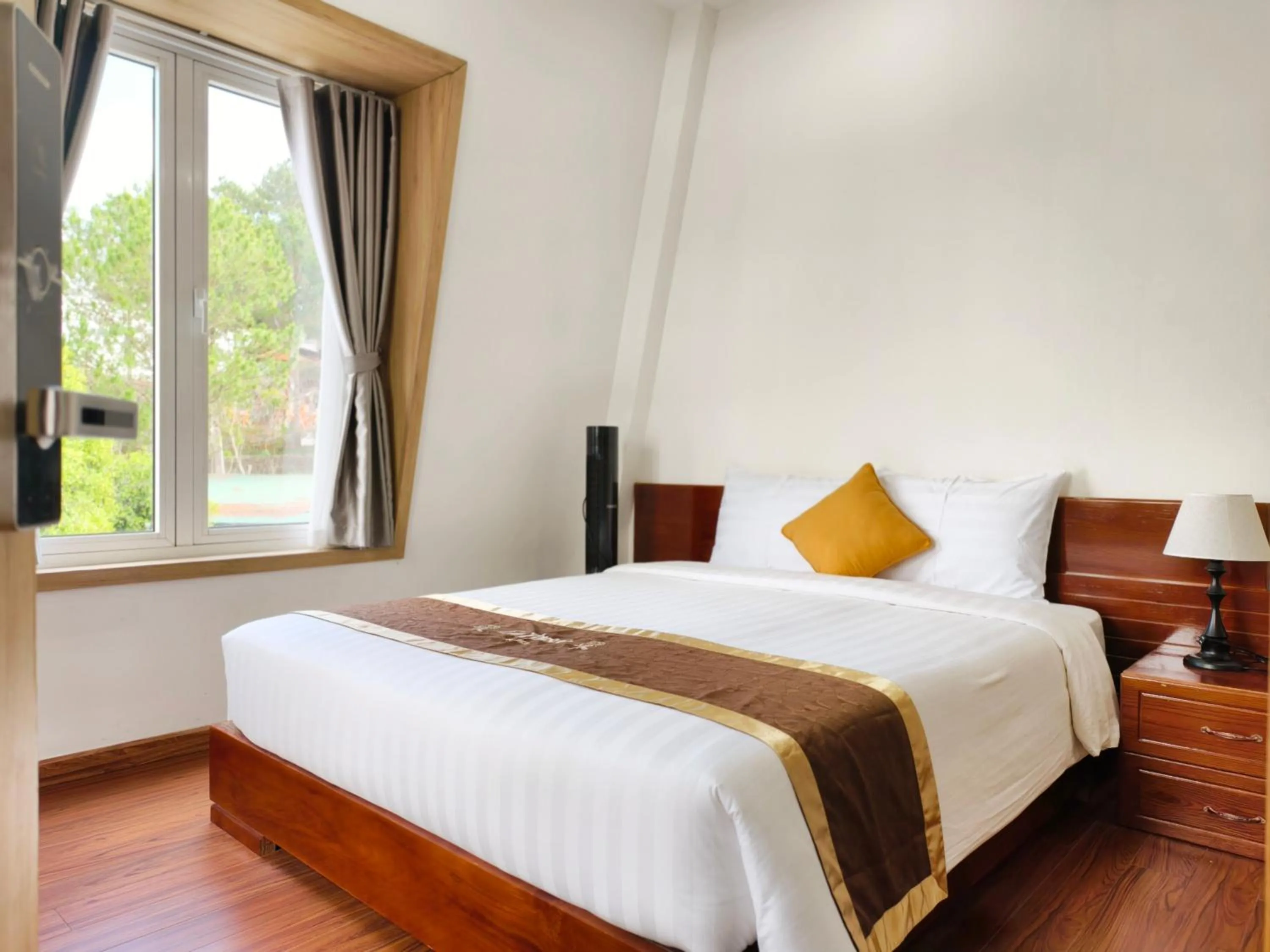 Bed in La Pense'e Hotel - Dalat