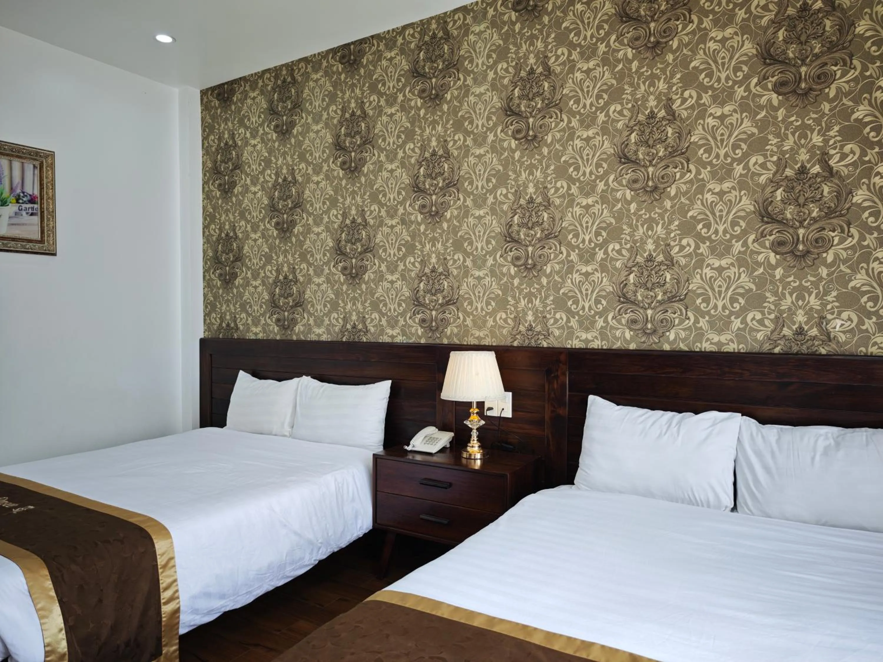 Bed in La Pense'e Hotel - Dalat