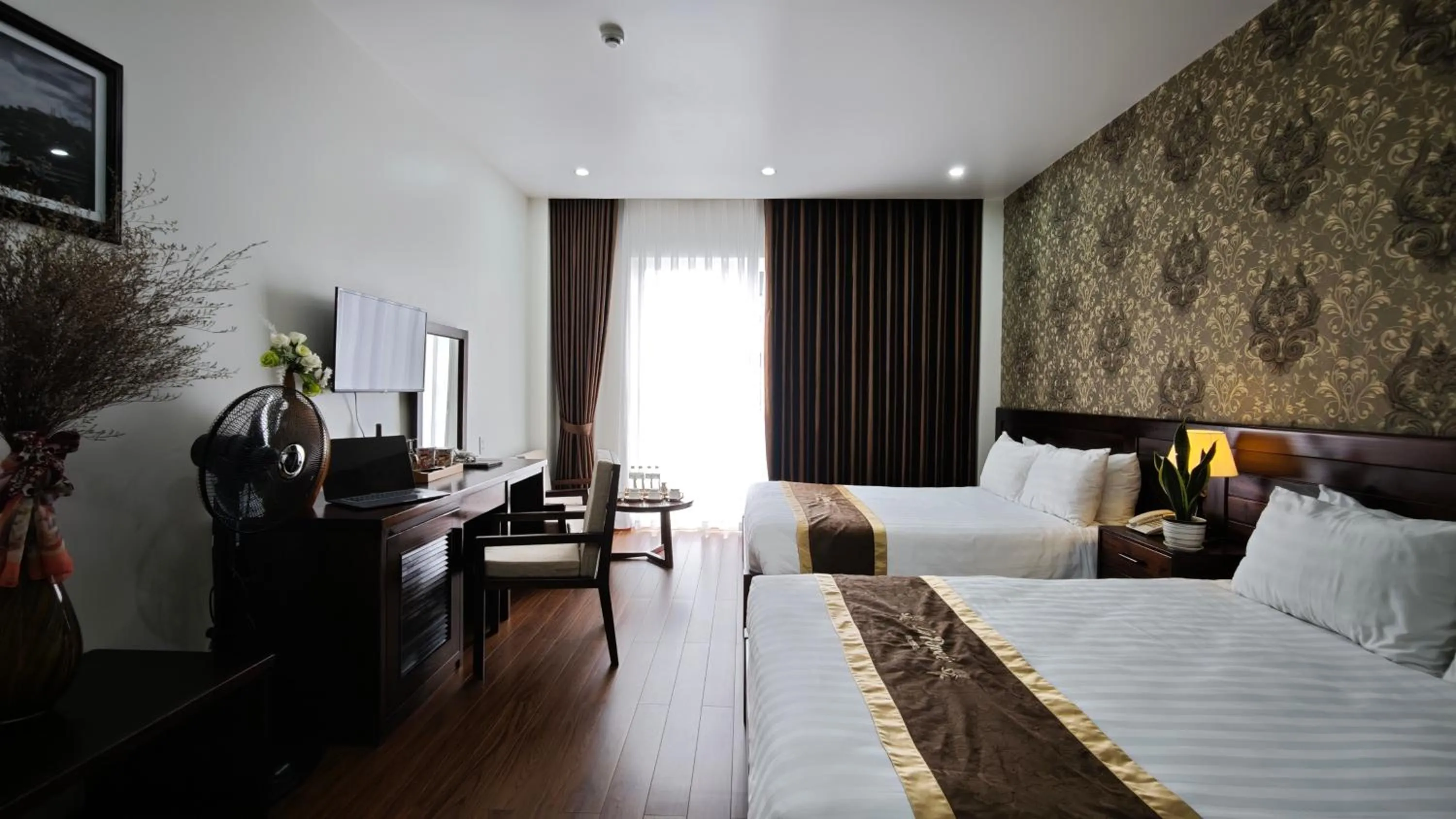 Bed in La Pense'e Hotel - Dalat