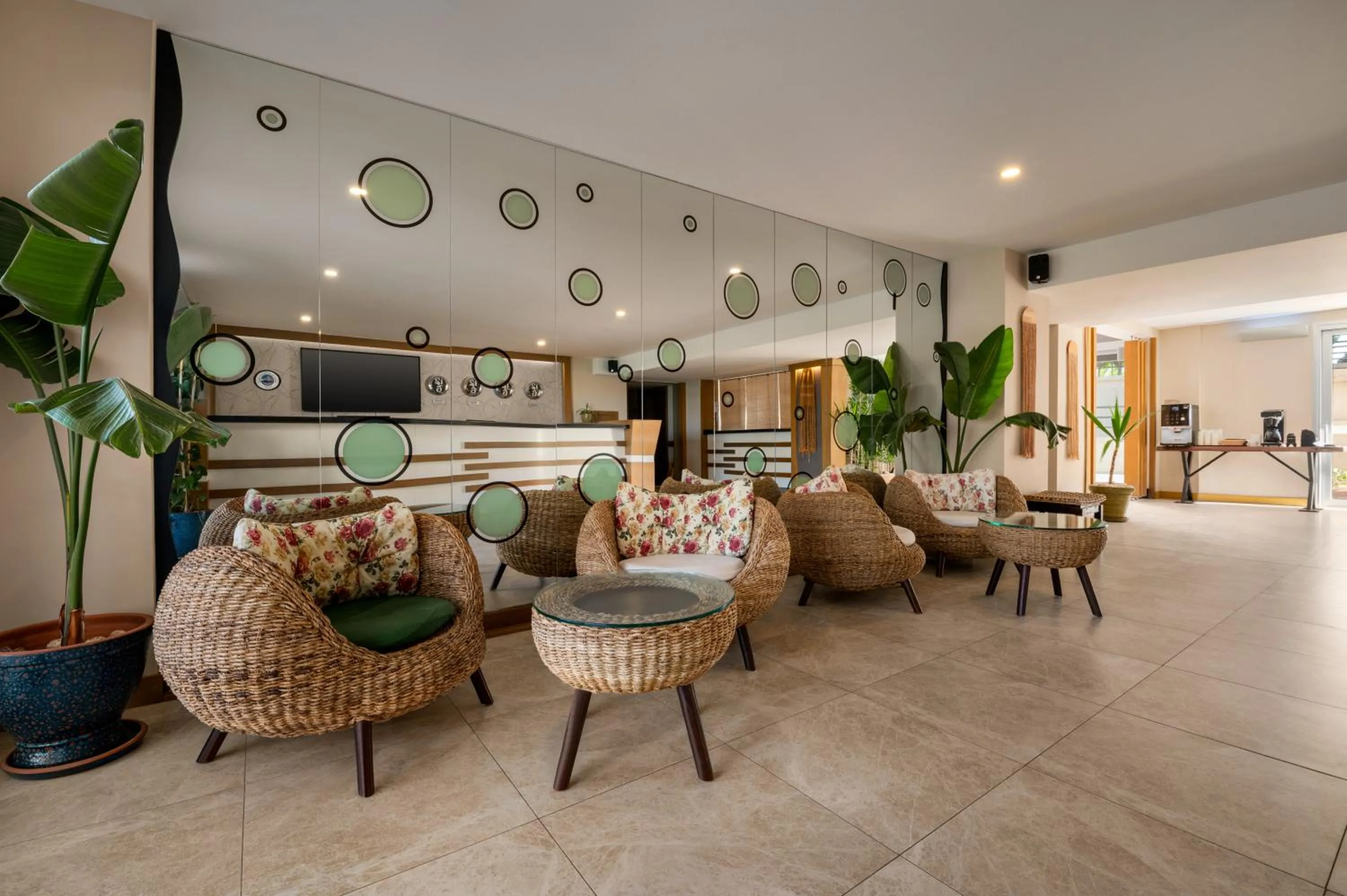 Seating area in La Quinta by Wyndham Cesme