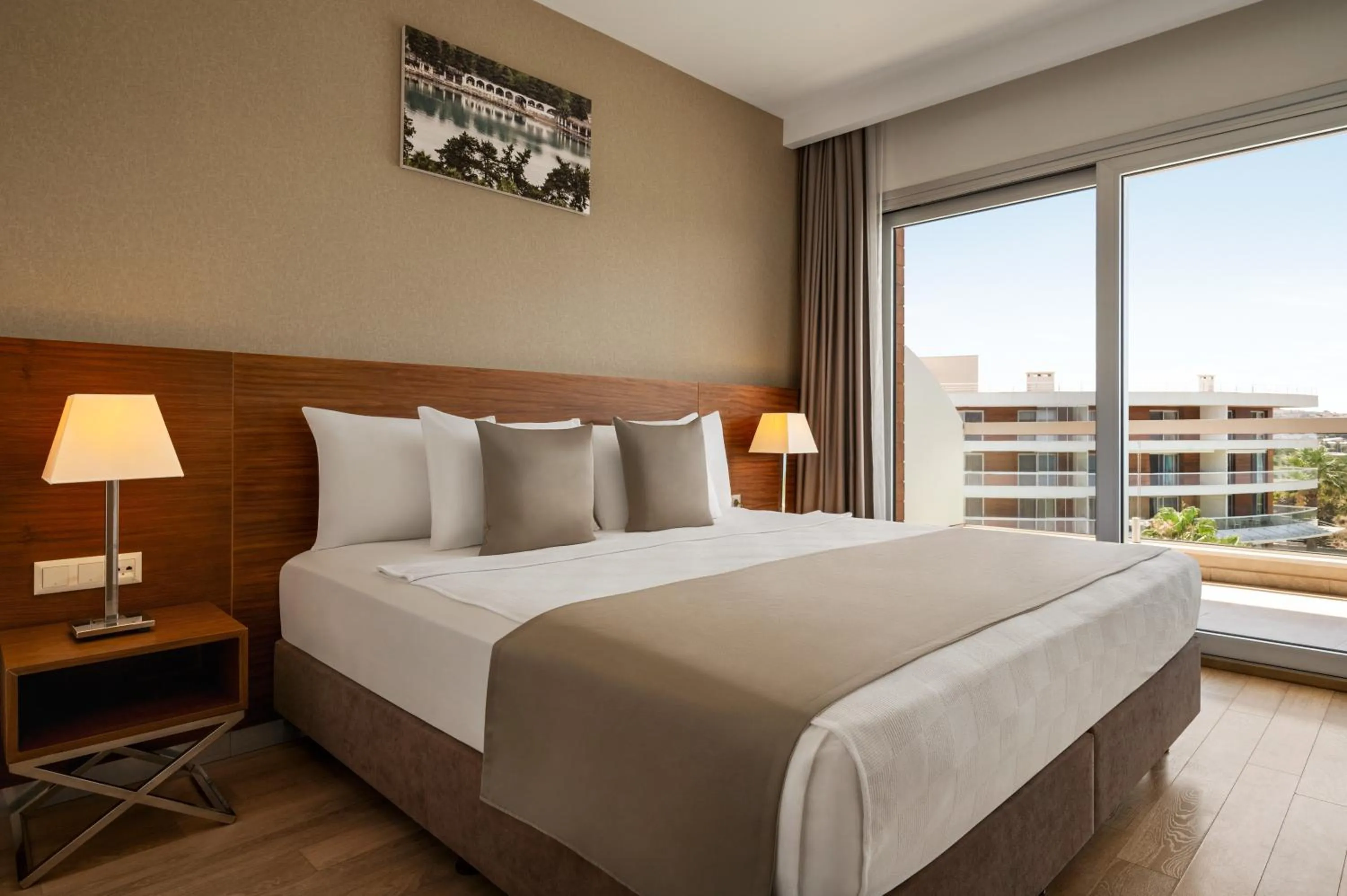 Photo of the whole room in La Quinta by Wyndham Cesme