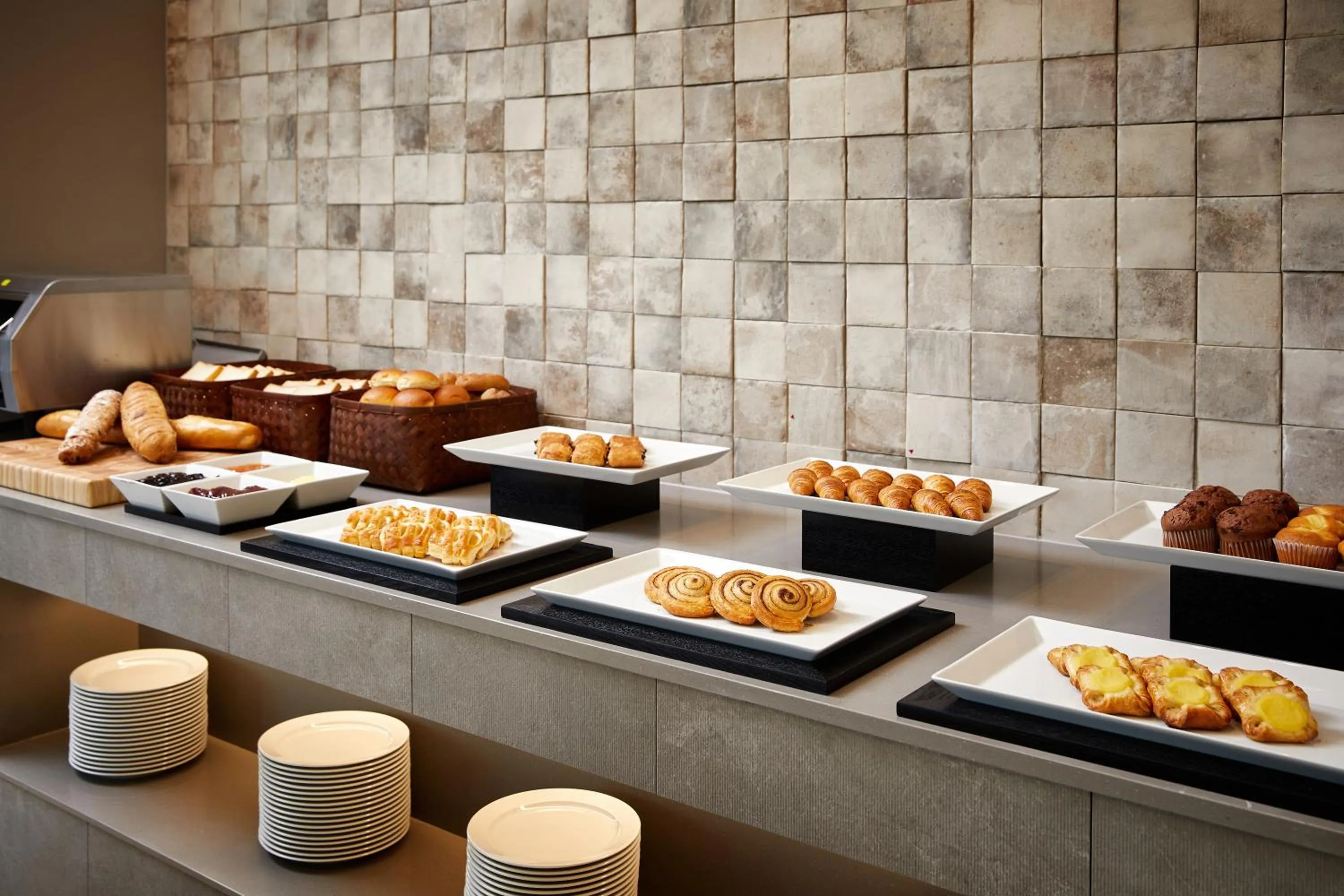 Restaurant/places to eat in Shilla Stay Busan Gimhae Airport - Noksan