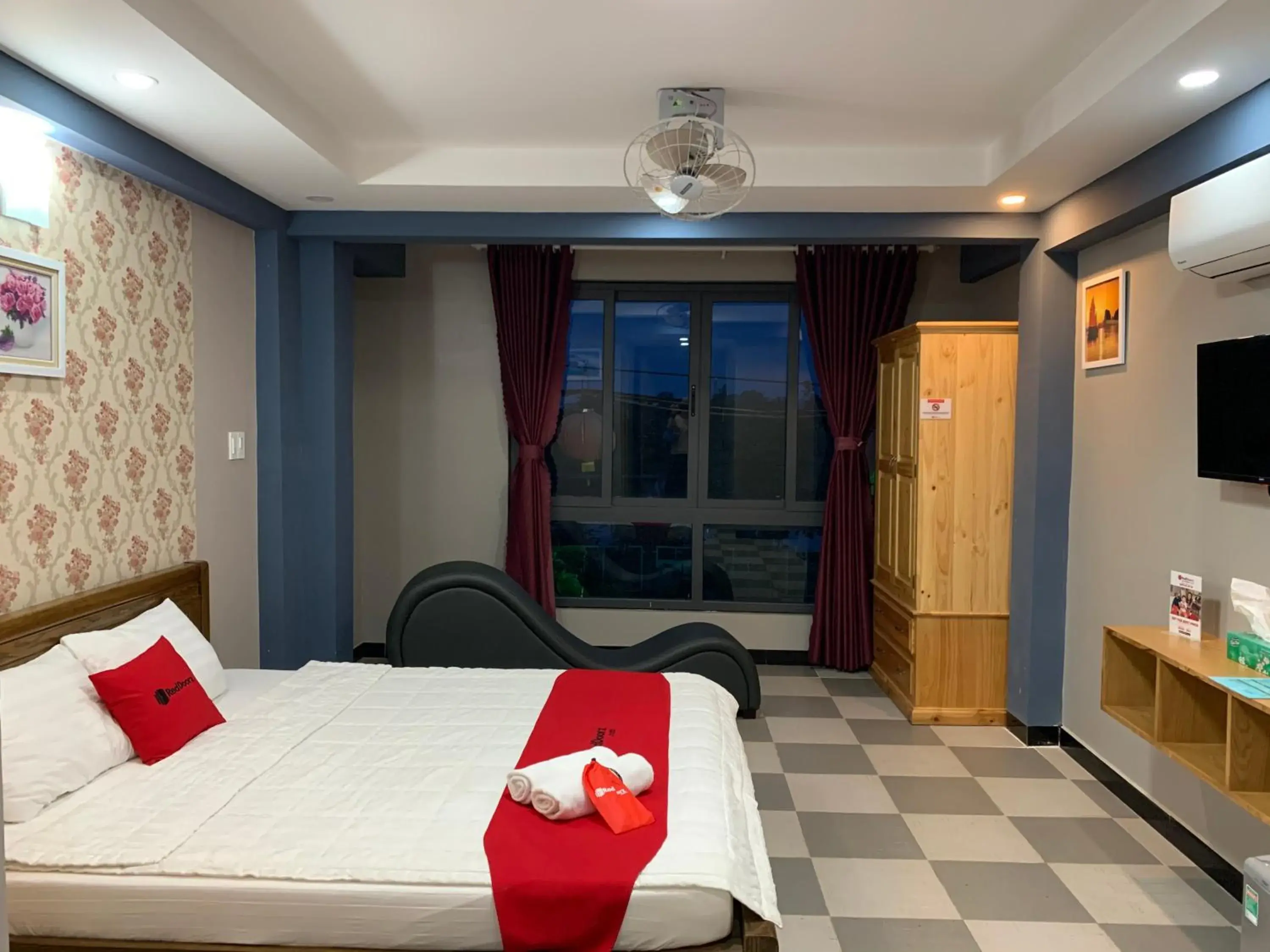 Photo of the whole room, Bed in Bờ Sông Hotel Photo of the whole room, Bed in Bờ Sông Hotel