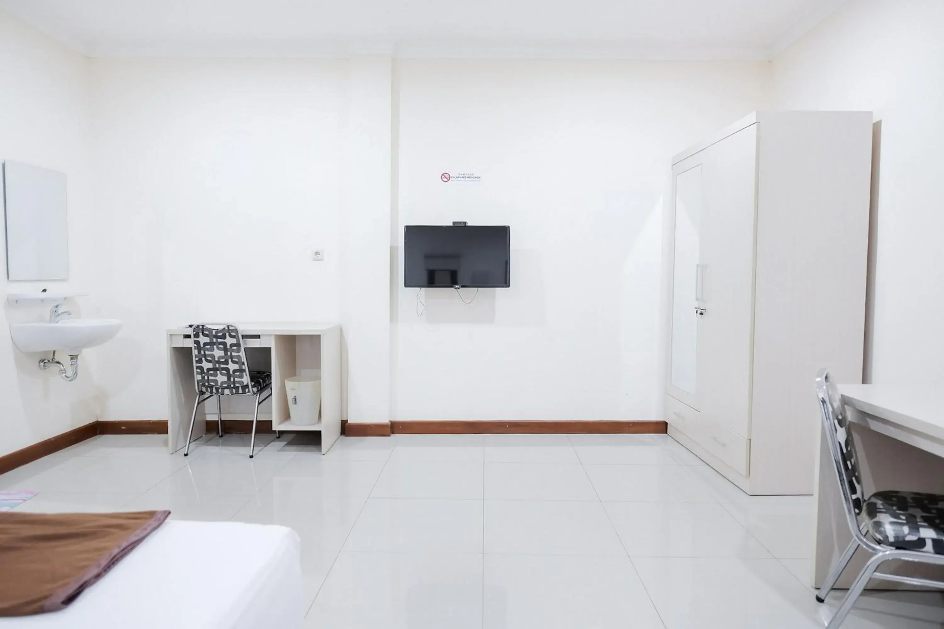 Bedroom in wisma delapan Mitra RedDoorz Bedroom in wisma delapan Mitra RedDoorz