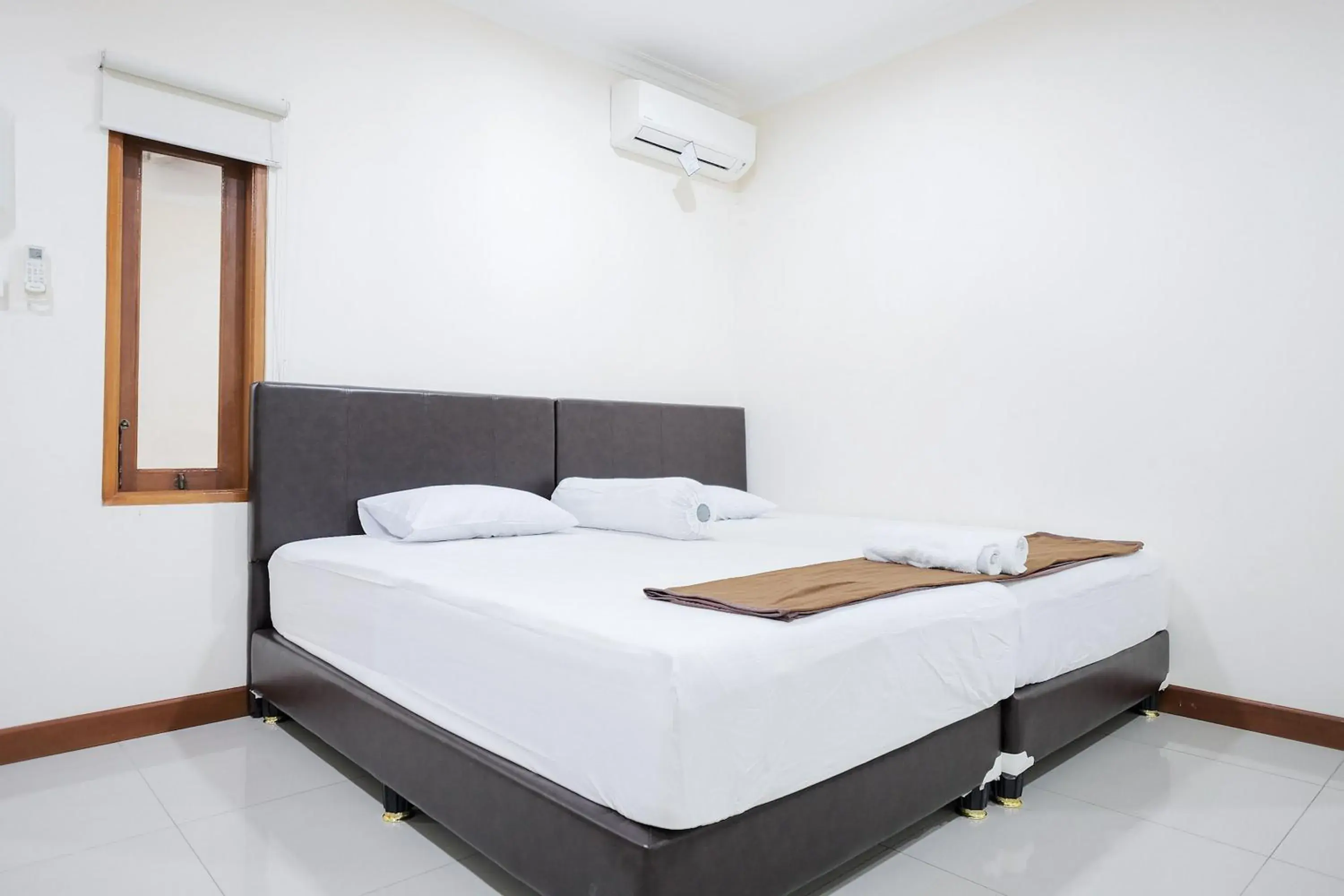 Bed in wisma delapan Mitra RedDoorz Bed in wisma delapan Mitra RedDoorz