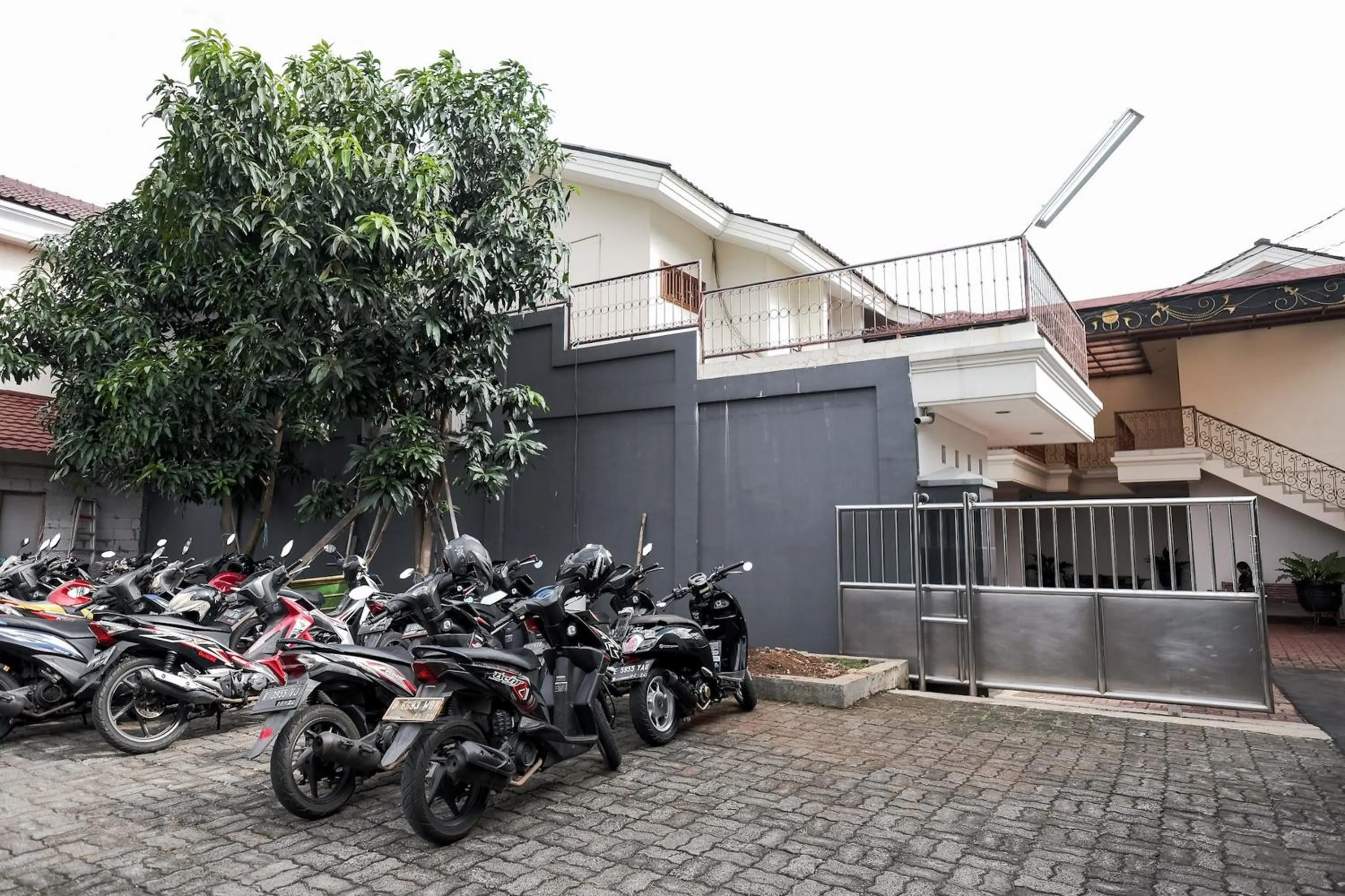 Property logo or sign in wisma delapan Mitra RedDoorz