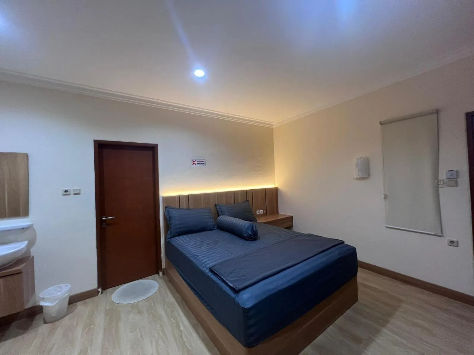 Bedroom, Bed in wisma delapan Mitra RedDoorz