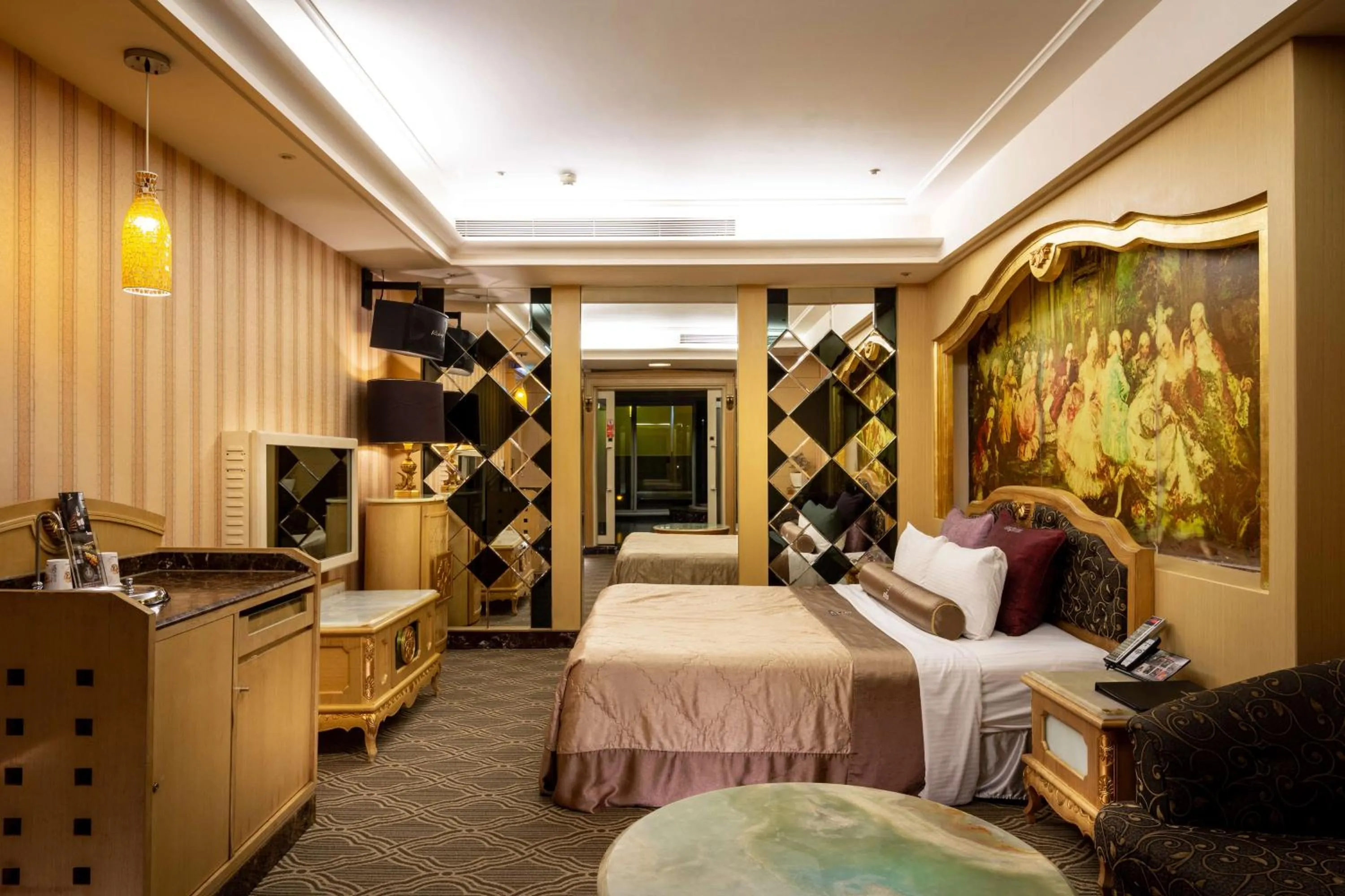 Photo of the whole room, Bed in In-stone Motel