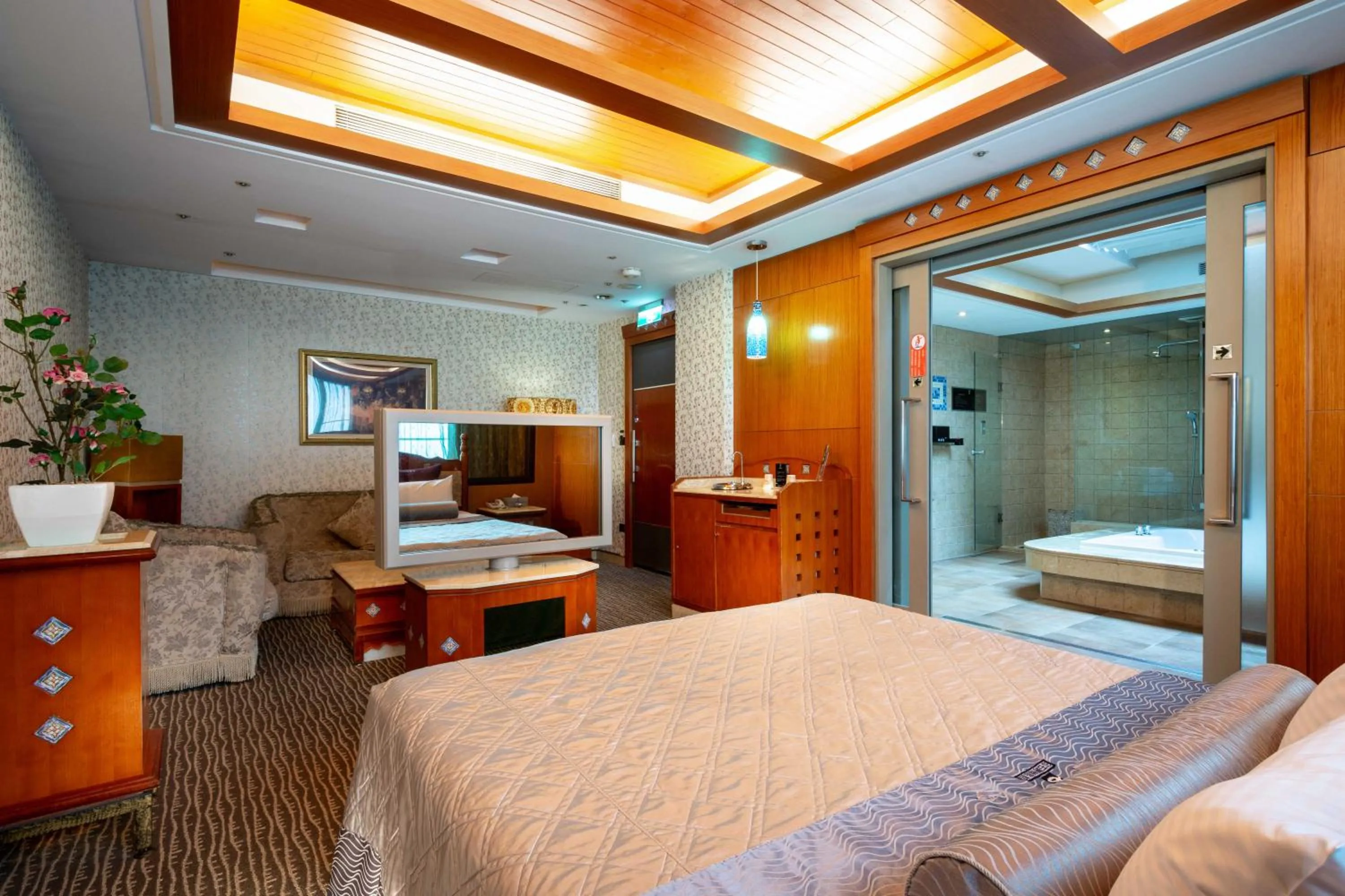 Photo of the whole room, Bed in In-stone Motel