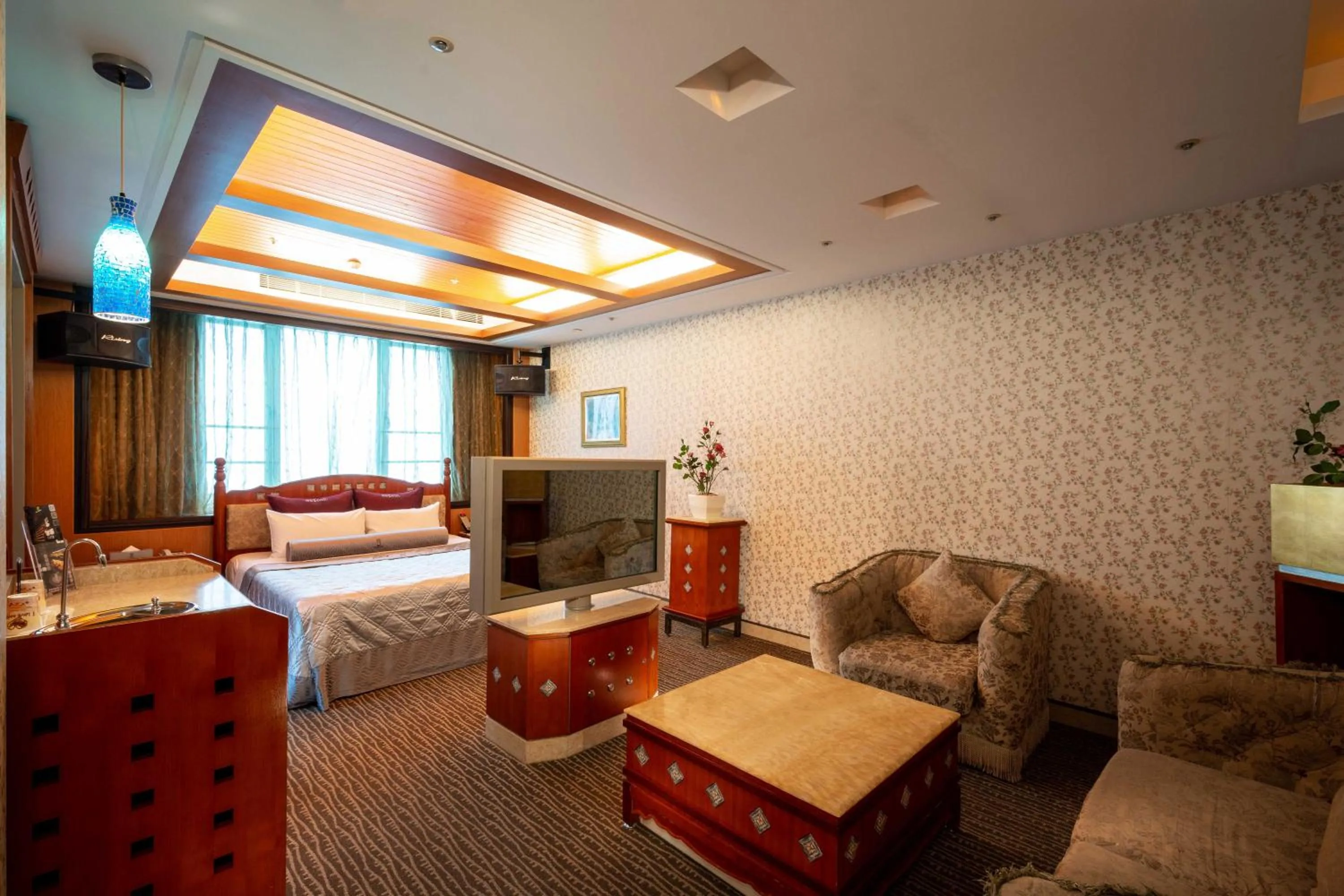 TV and multimedia, Bed in In-stone Motel