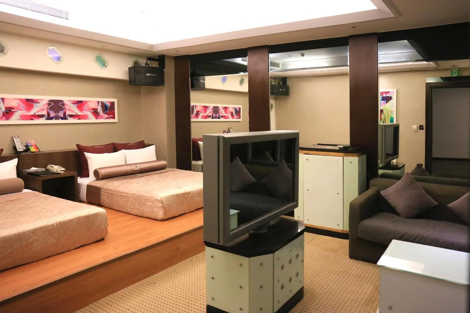 Photo of the whole room, Bed in In-stone Motel