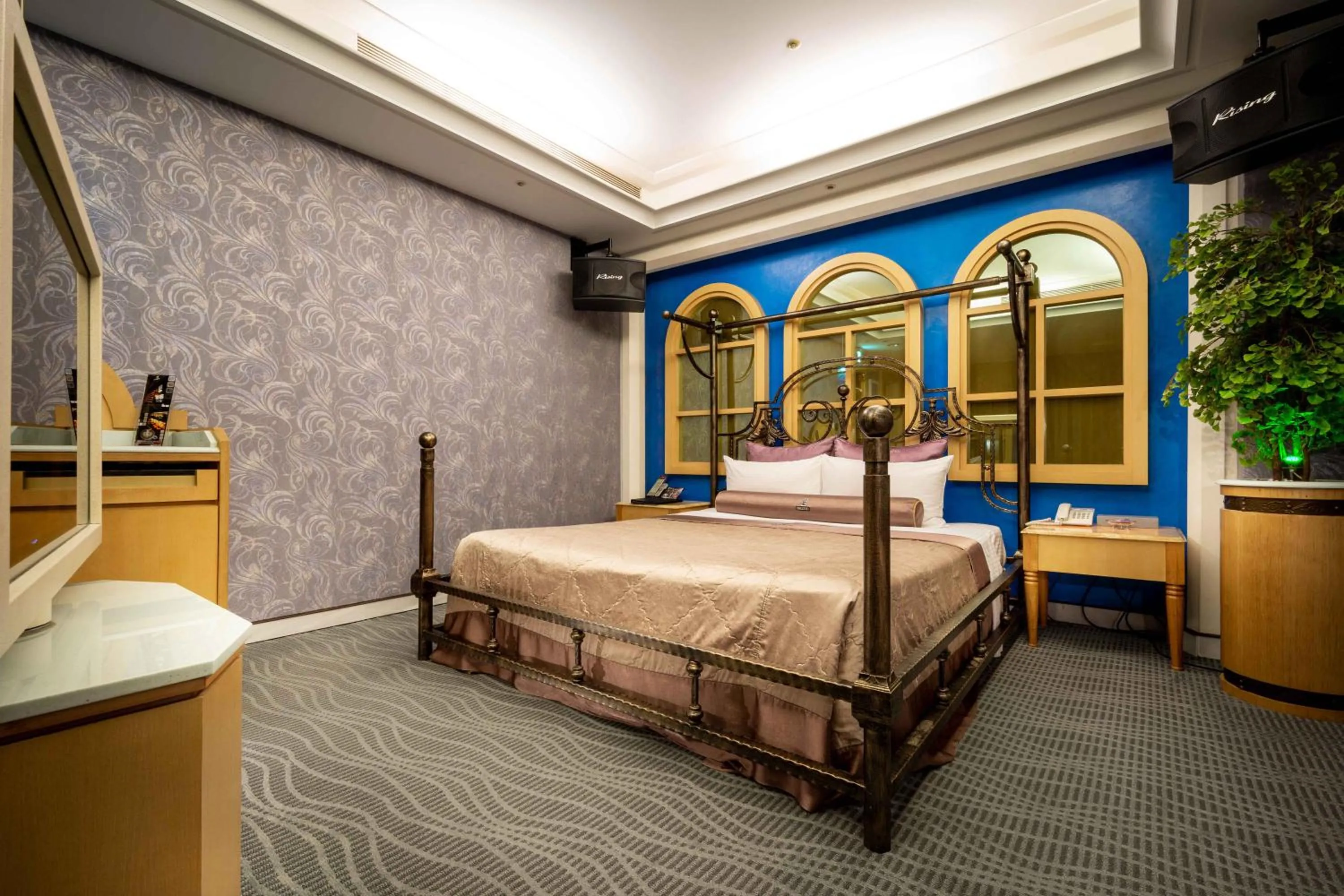 Photo of the whole room, Bed in In-stone Motel