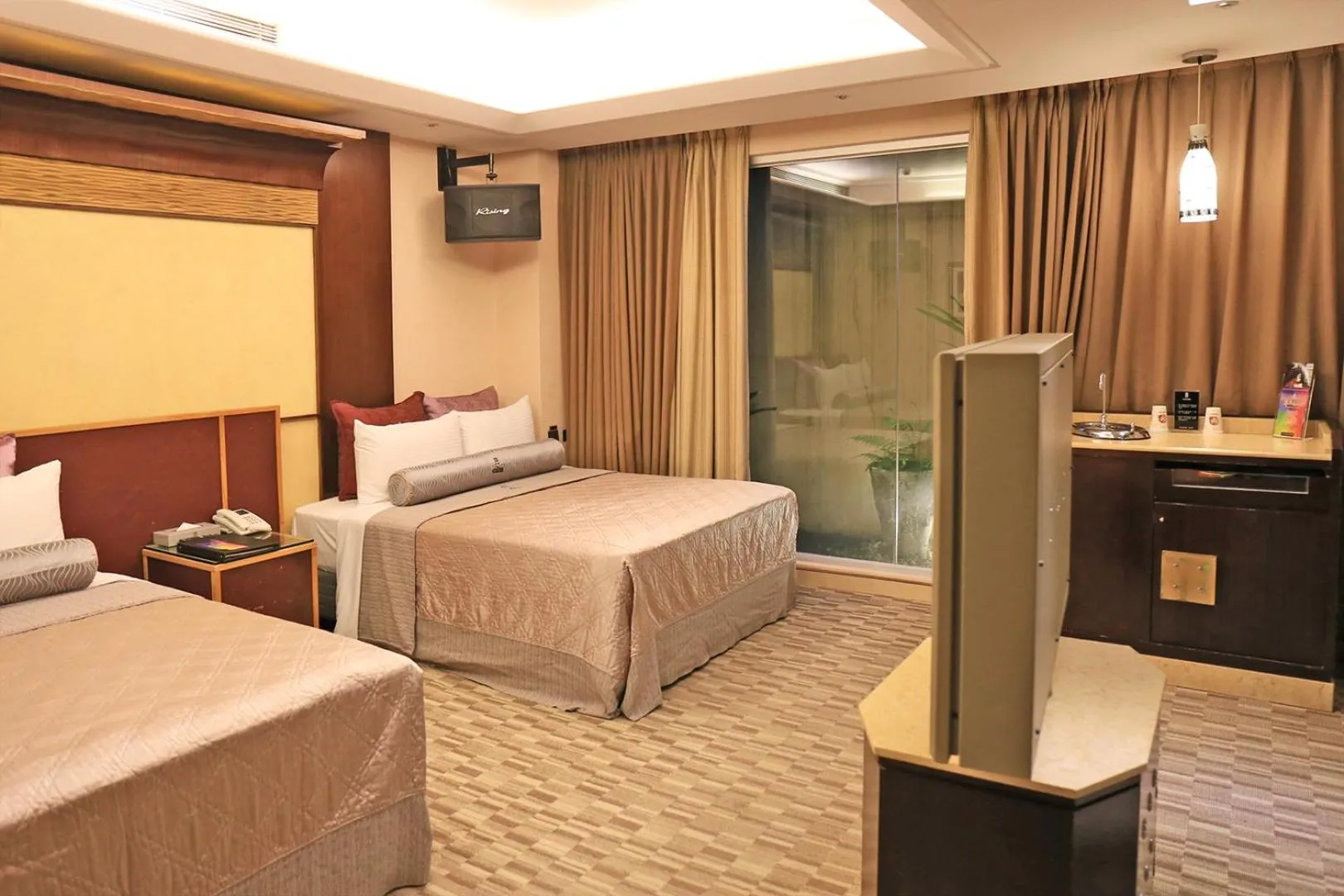 Balcony/Terrace, Bed in In-stone Motel