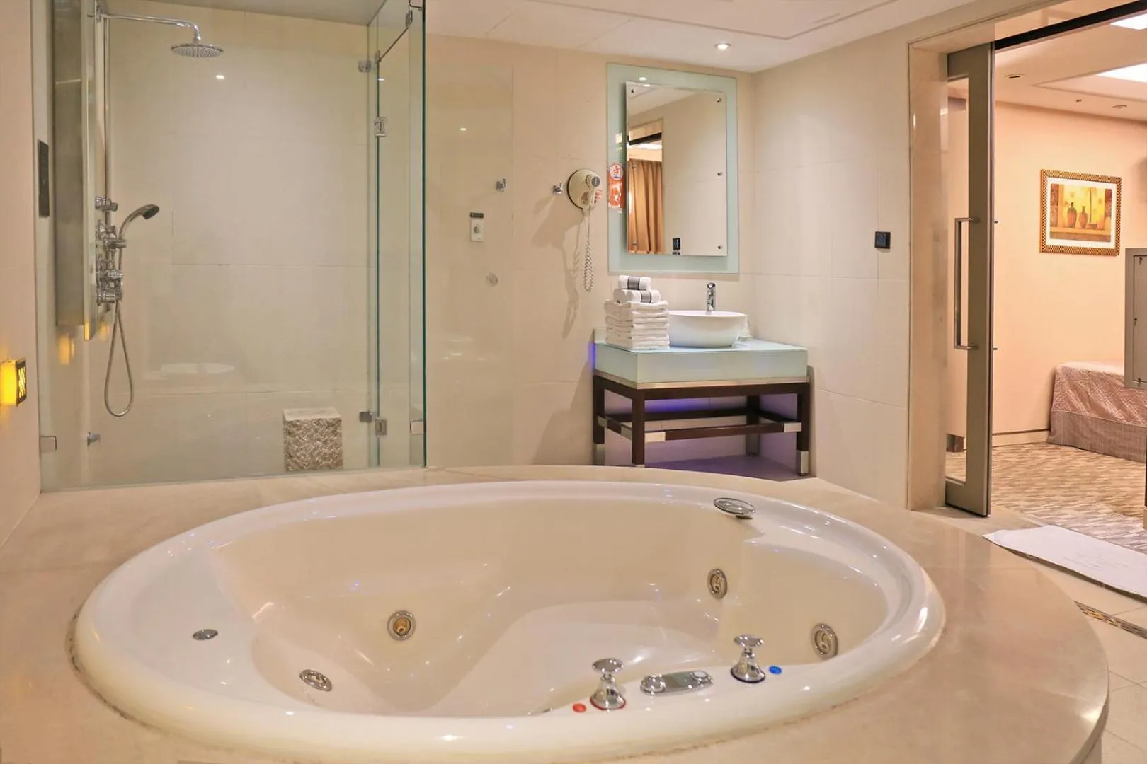 Hot Tub in In-stone Motel