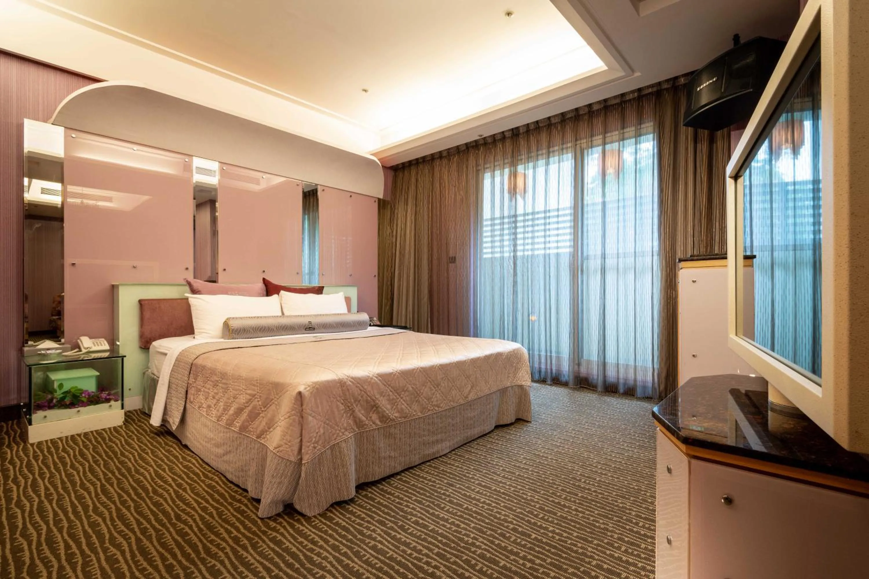 Photo of the whole room, Bed in In-stone Motel