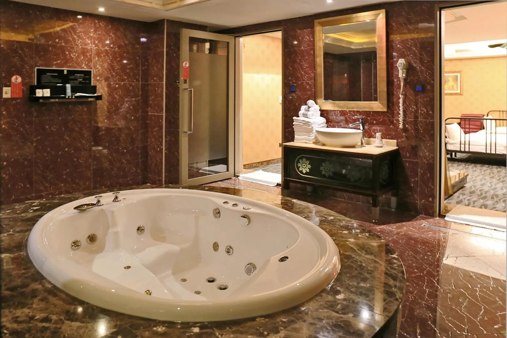 Hot Tub in In-stone Motel