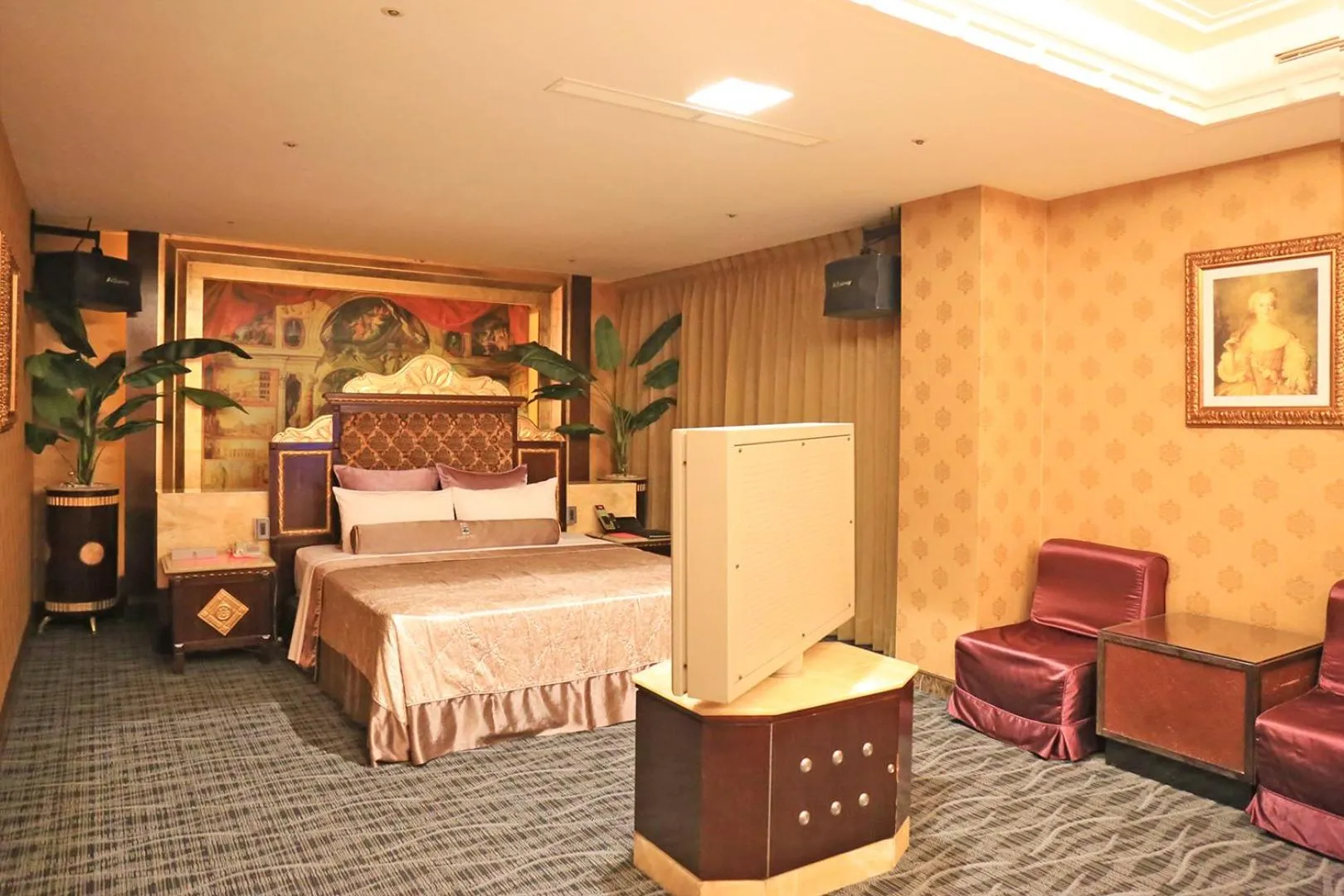 Photo of the whole room, Bed in In-stone Motel