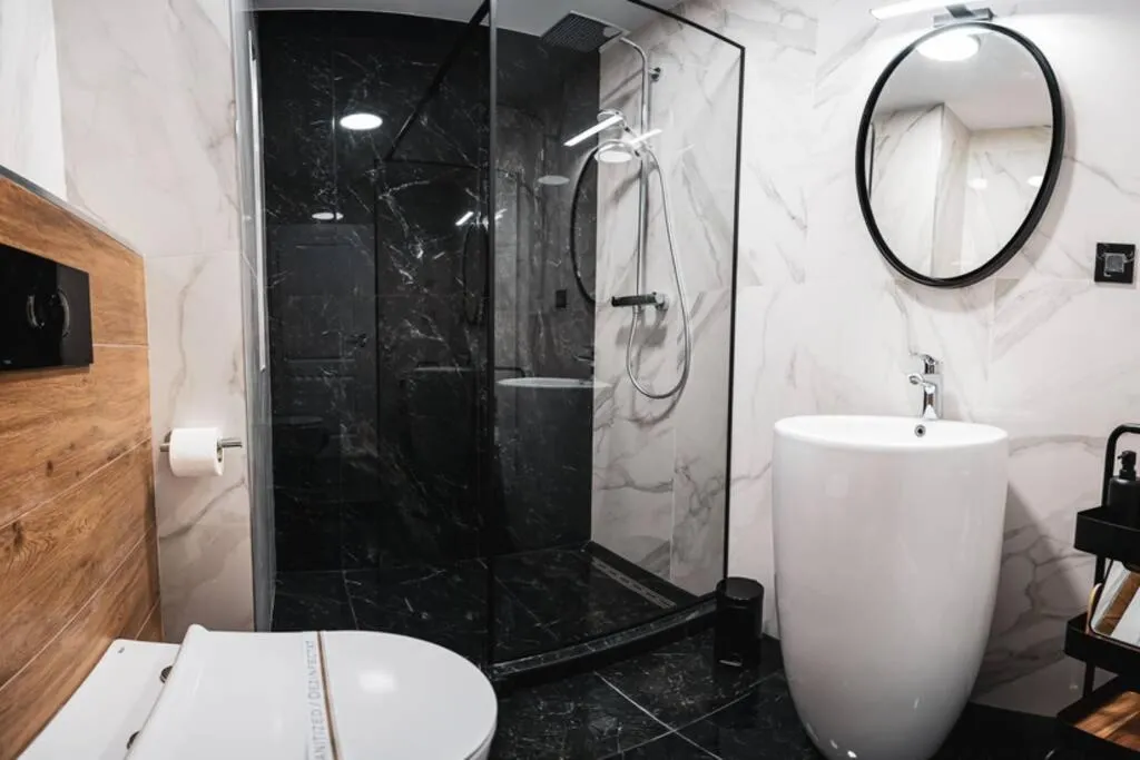 Shower in Briana Luxury Panoramic View