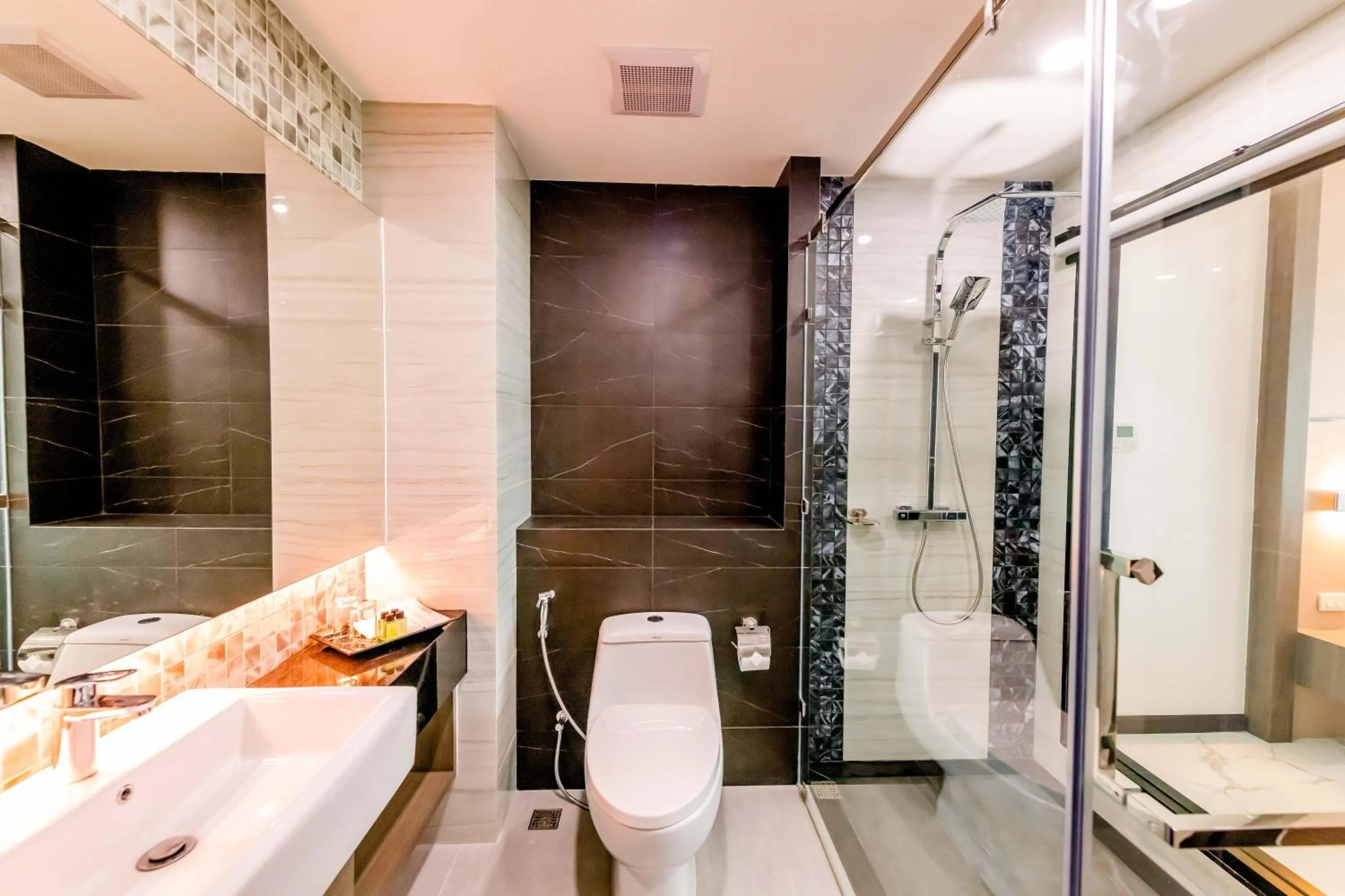 The Proud Hotel Pattaya - SHA Certified