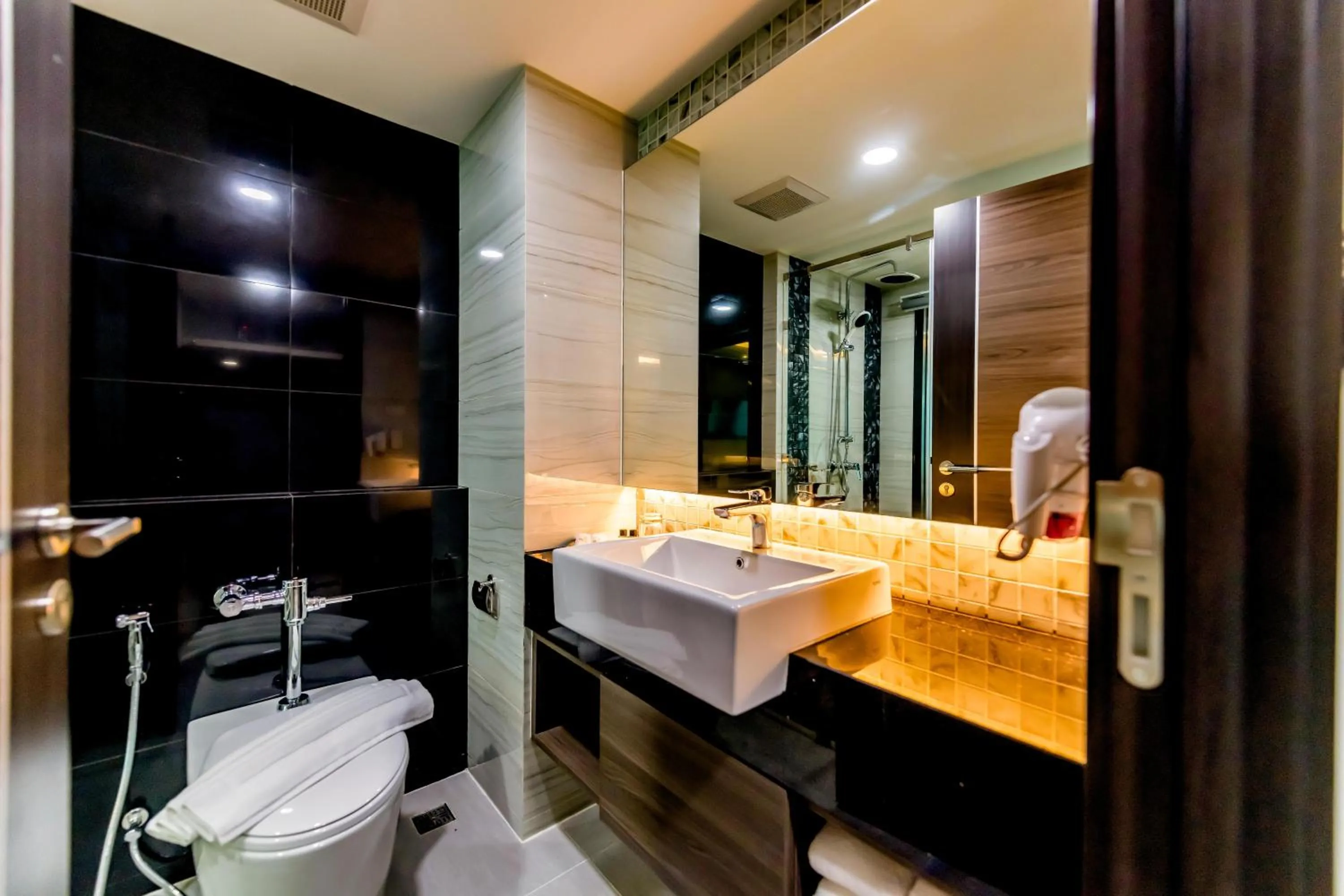 The Proud Hotel Pattaya - SHA Certified