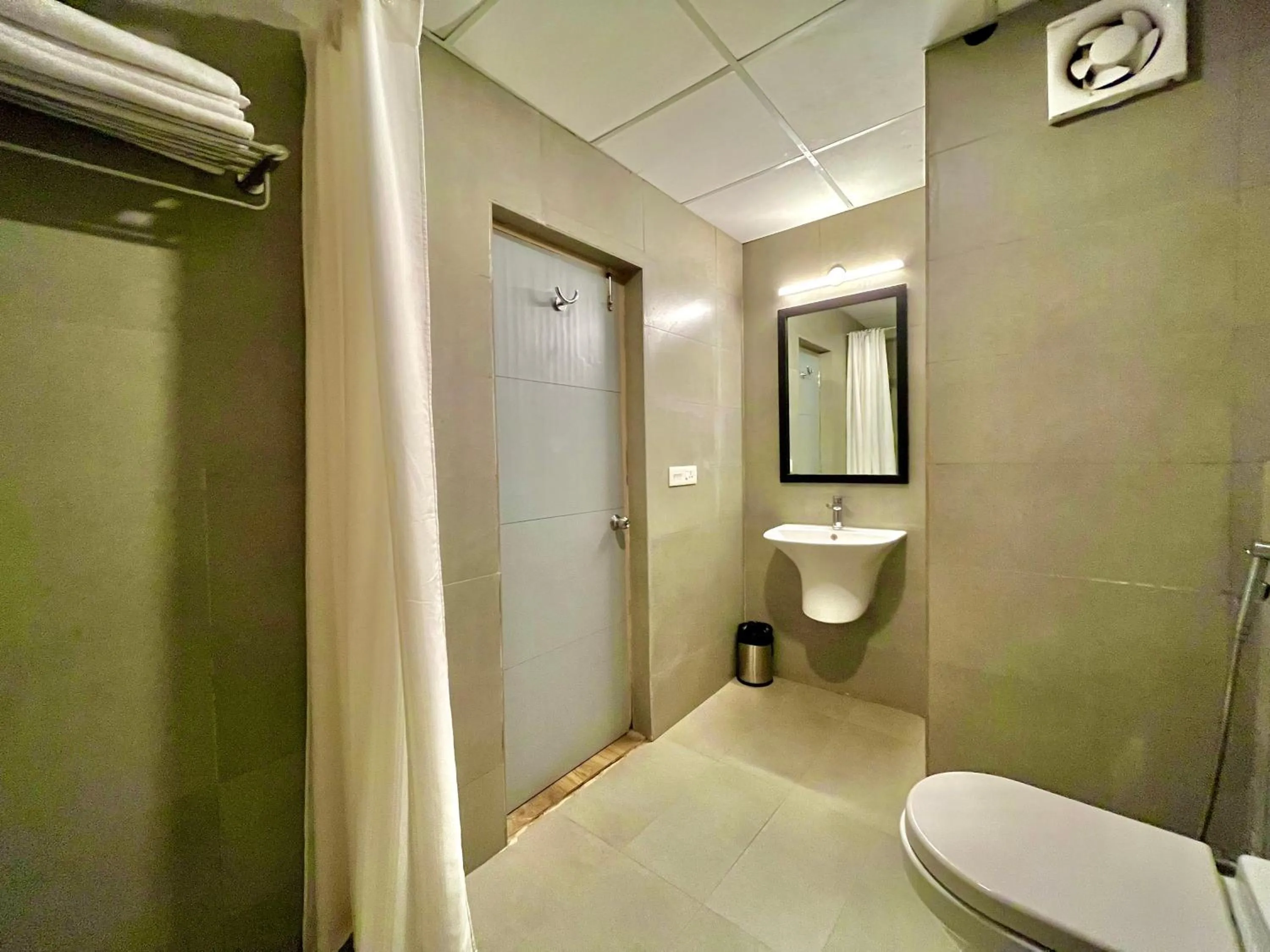 Shower in Hotel The Golden Sands