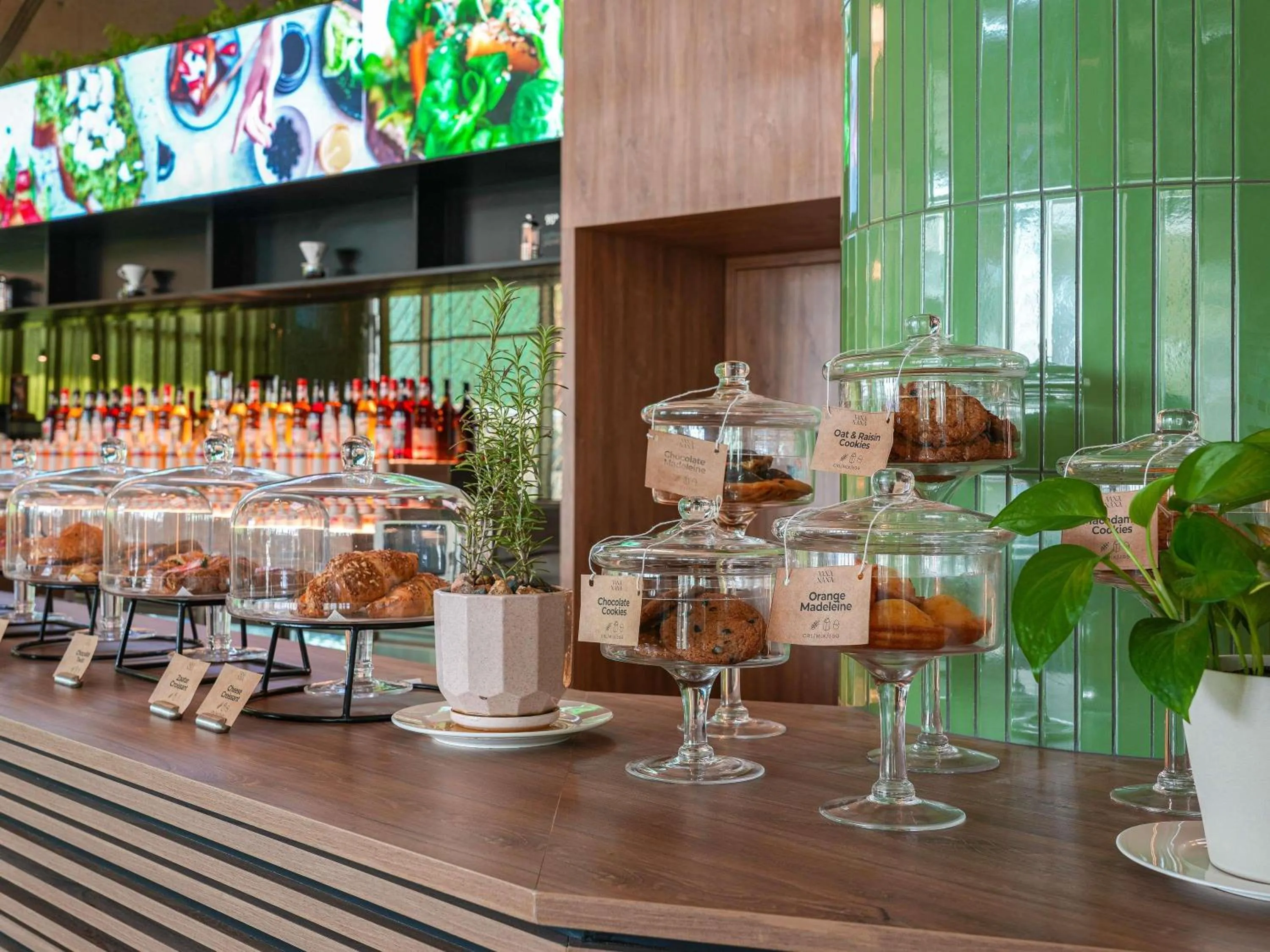 Restaurant/places to eat in Novotel Dubai World Trade Centre