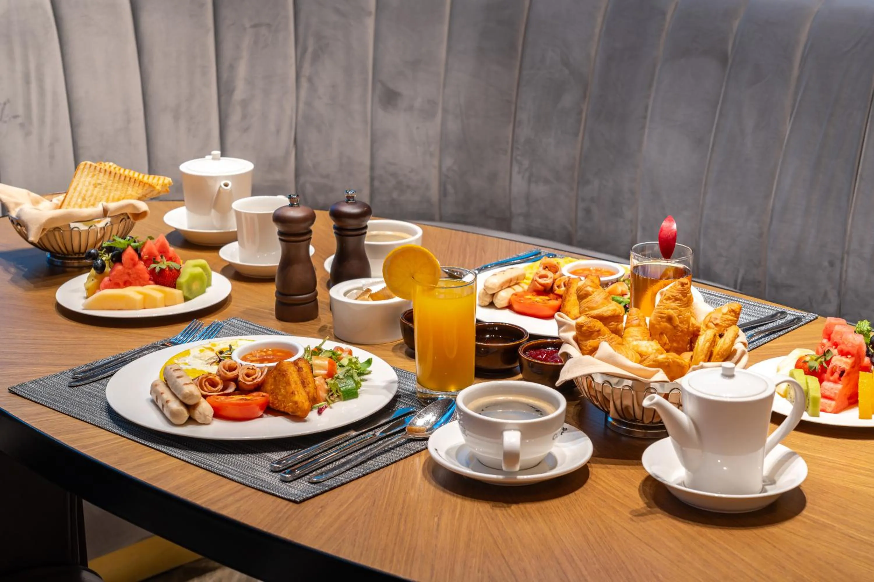 Restaurant/places to eat in Novotel Dubai World Trade Centre