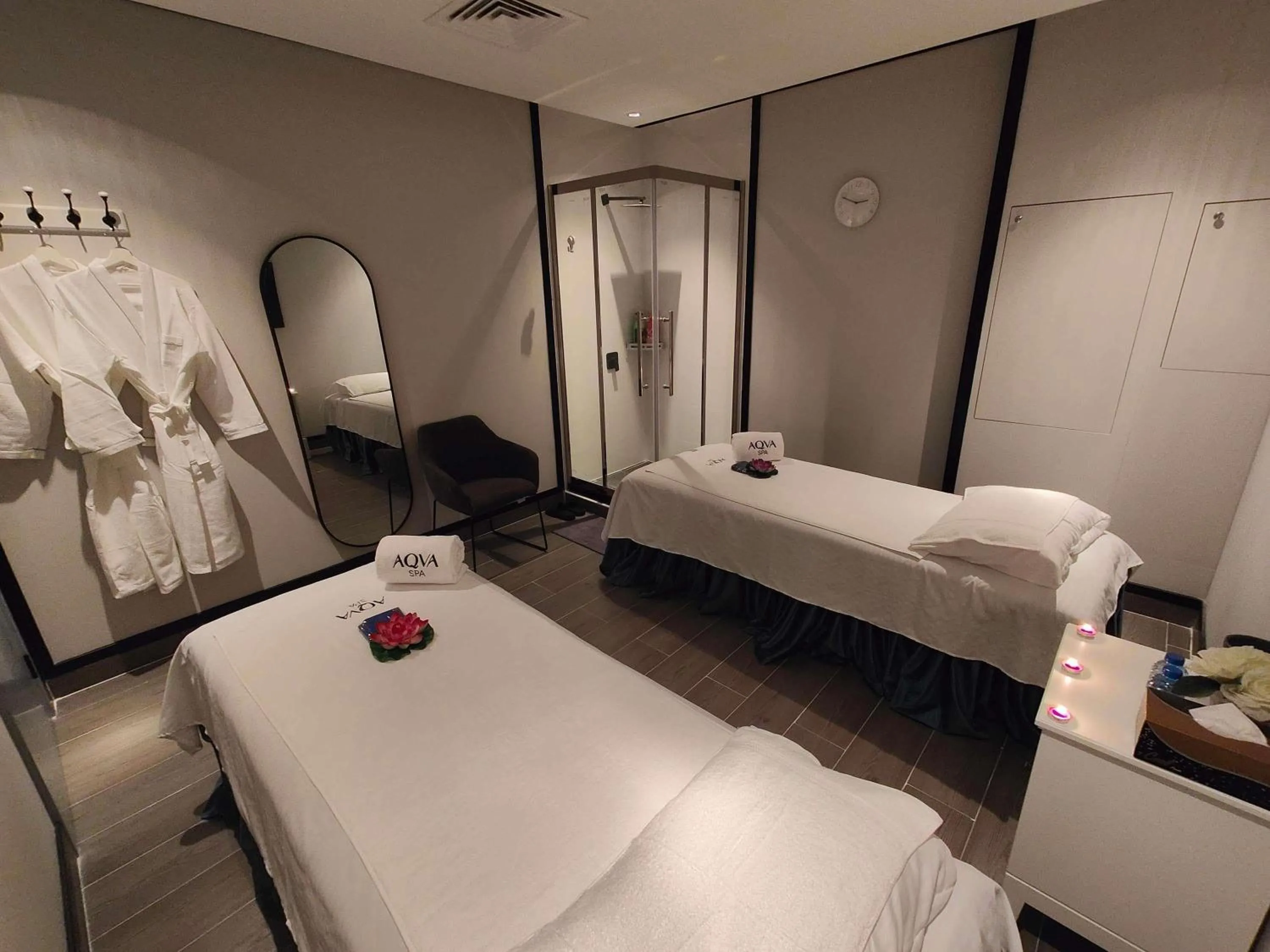 Spa and wellness centre/facilities, Bed in Novotel Dubai World Trade Centre