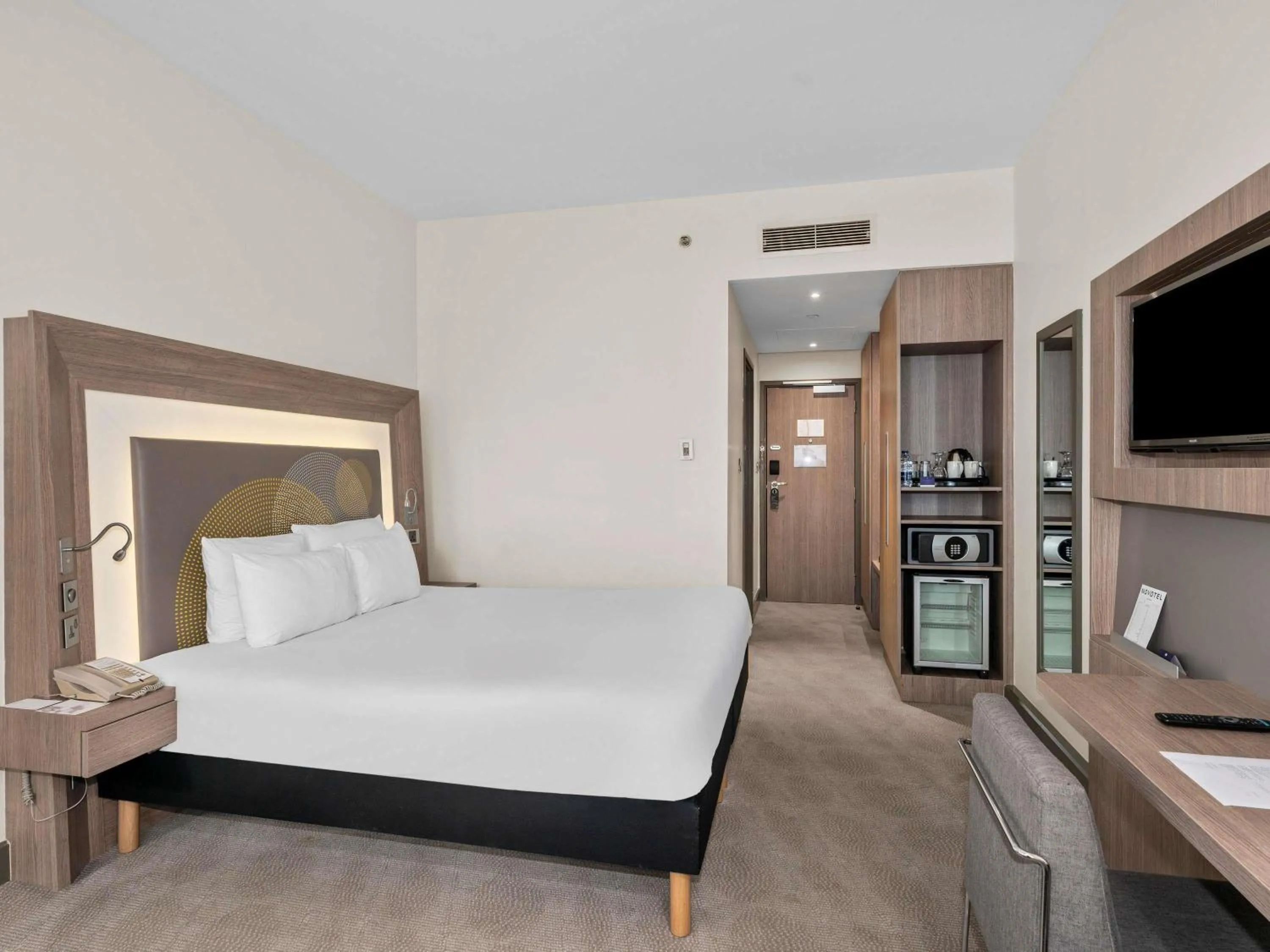 Bedroom, Bed in Novotel Dubai World Trade Centre