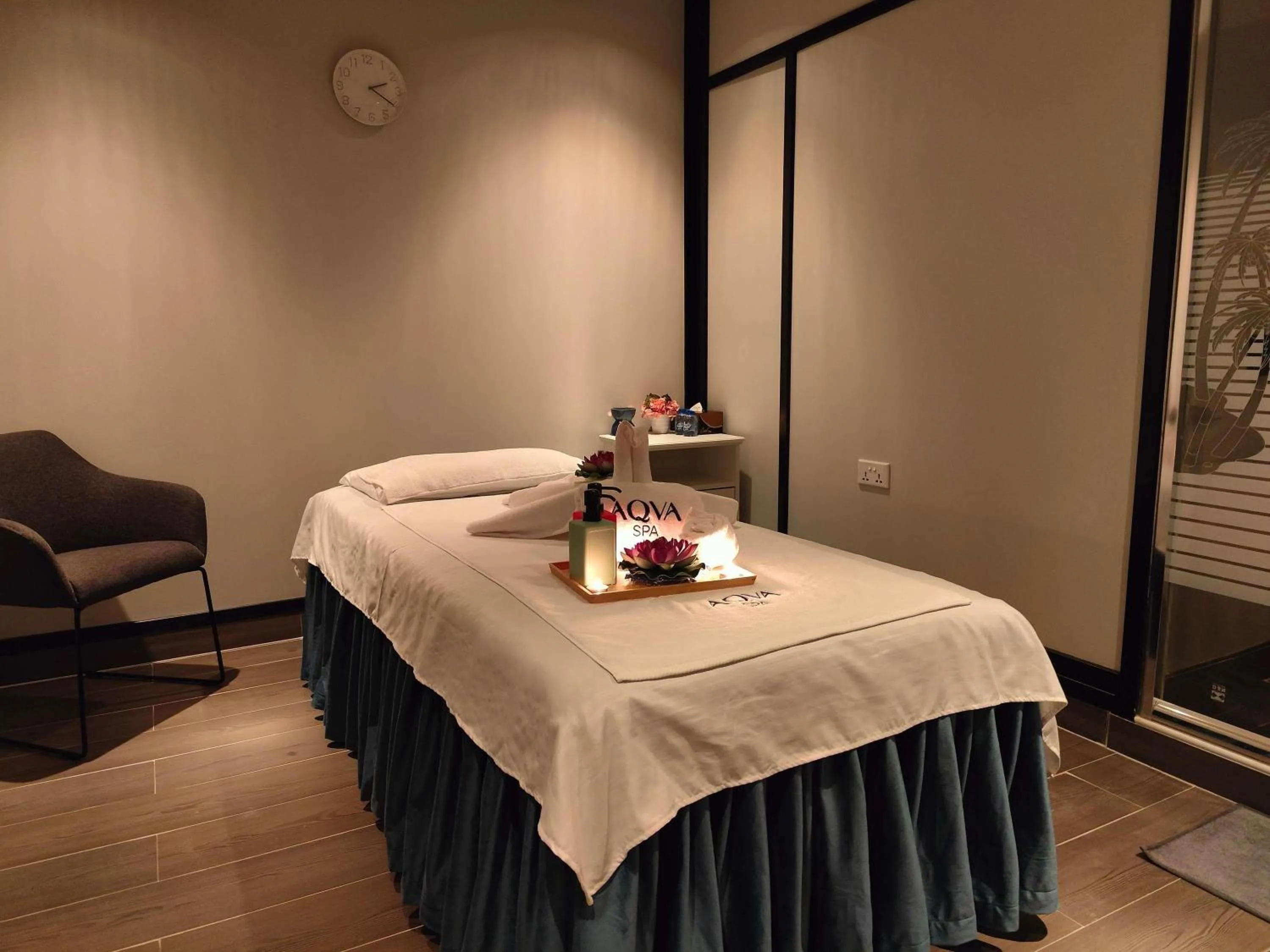 Spa and wellness centre/facilities, Bed in Novotel Dubai World Trade Centre