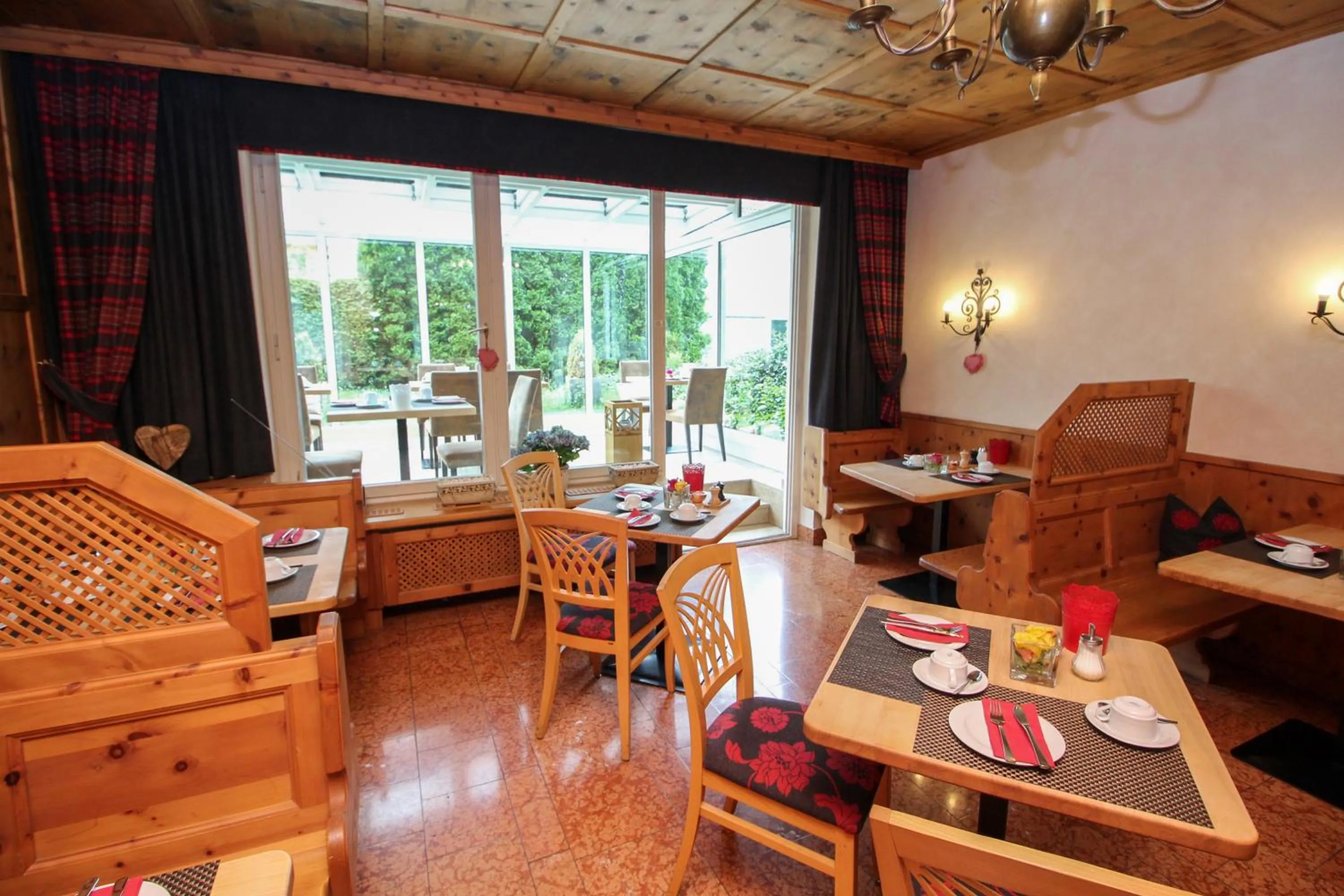 Restaurant/places to eat in Hotel Heigl